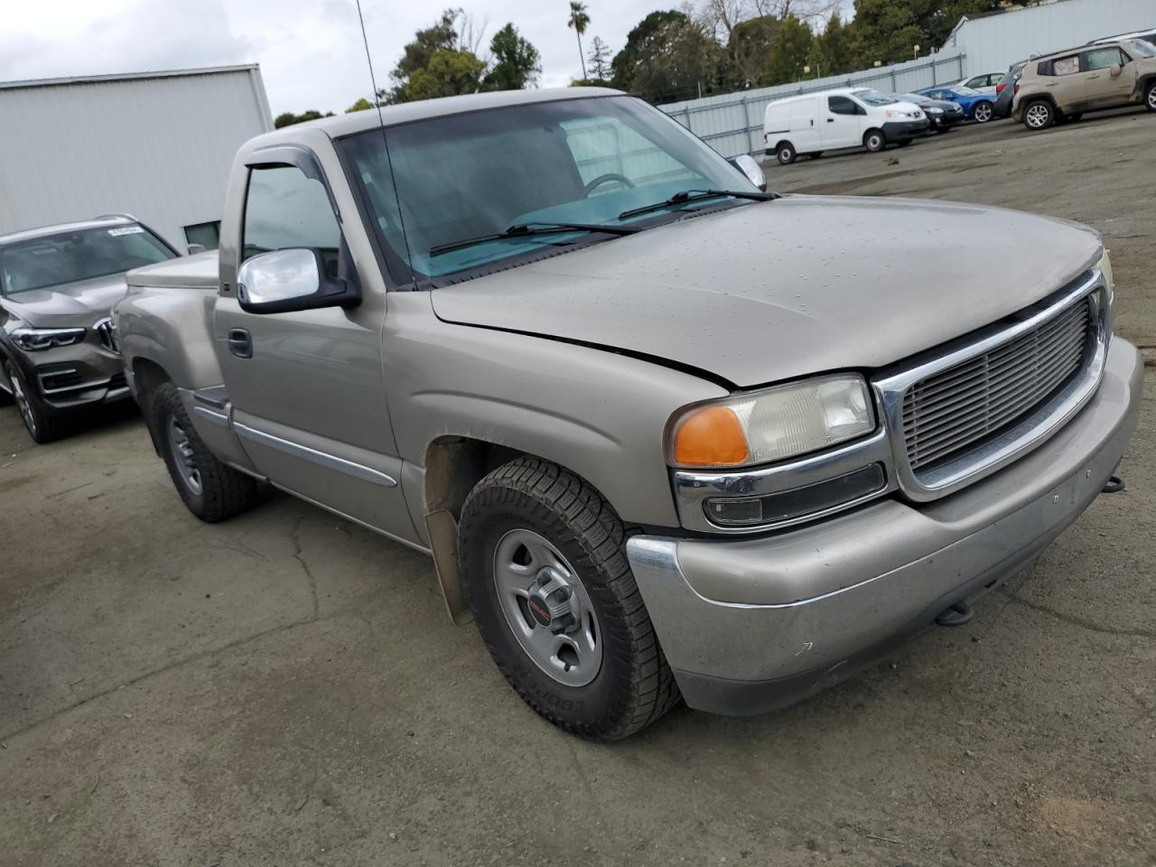 Photo 3 VIN: 1GTEC14T3YZ289745 - GMC SIERRA 