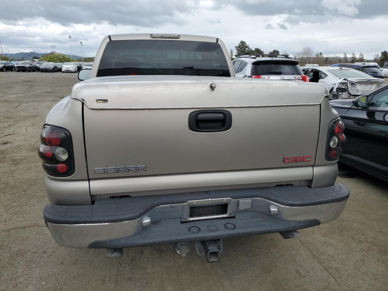 Photo 5 VIN: 1GTEC14T3YZ289745 - GMC SIERRA 