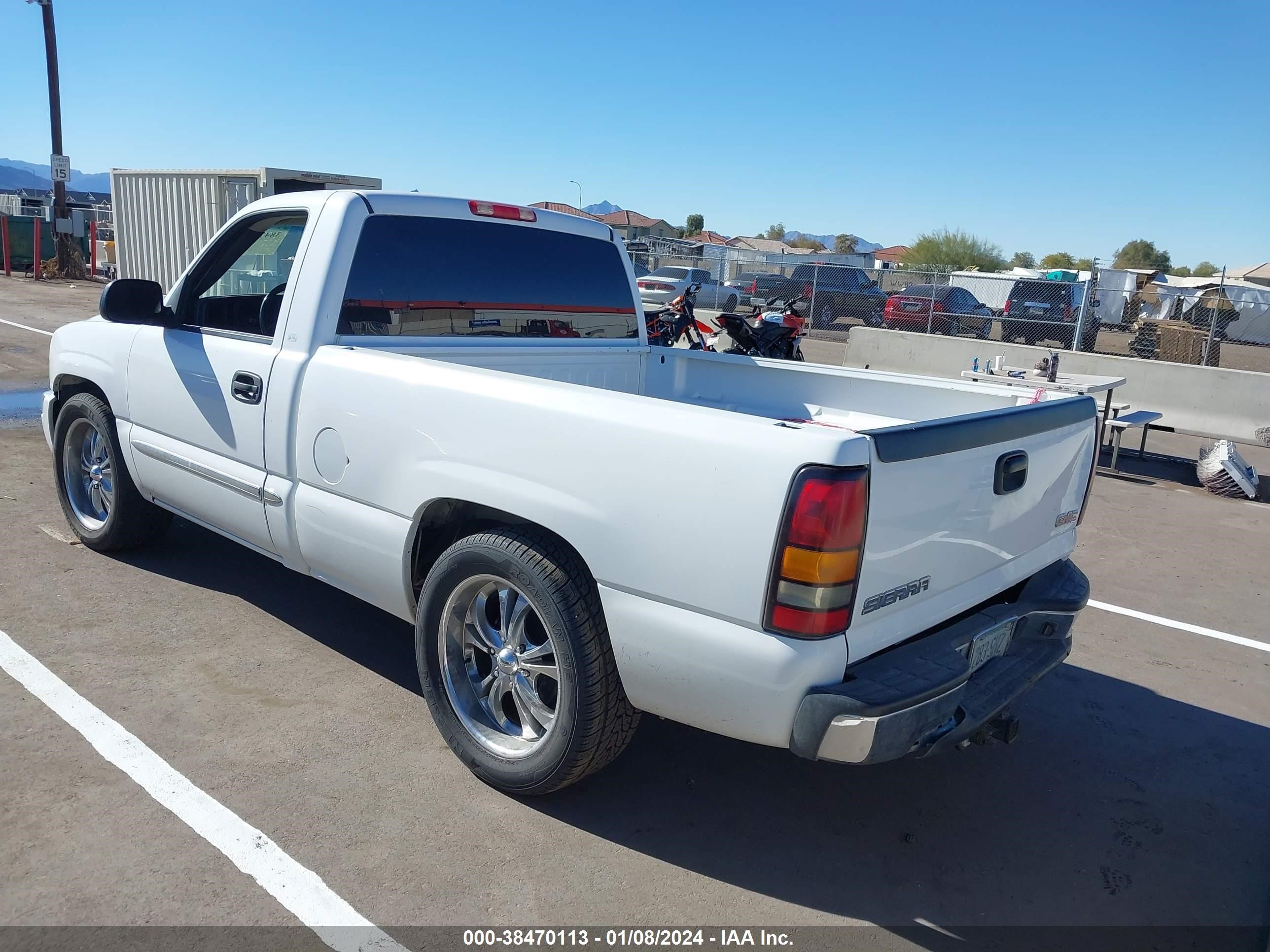 Photo 2 VIN: 1GTEC14T95Z339138 - GMC SIERRA 