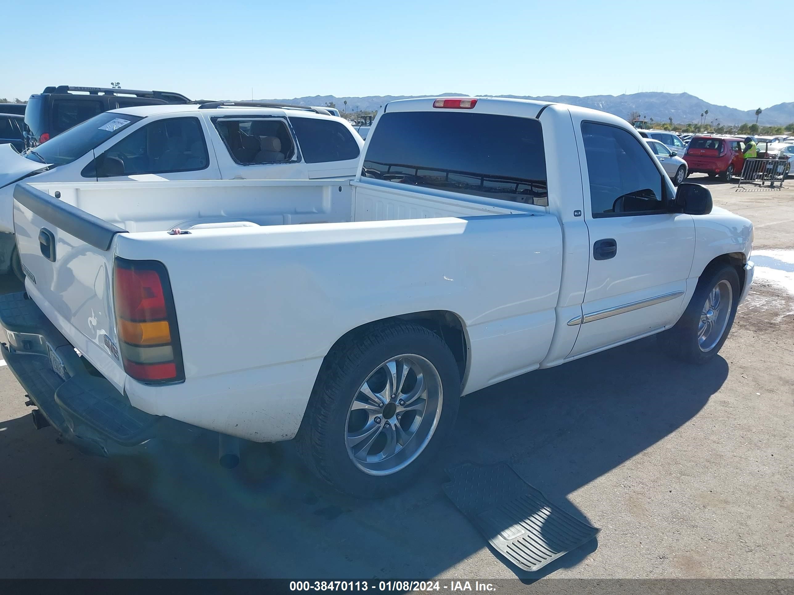 Photo 3 VIN: 1GTEC14T95Z339138 - GMC SIERRA 