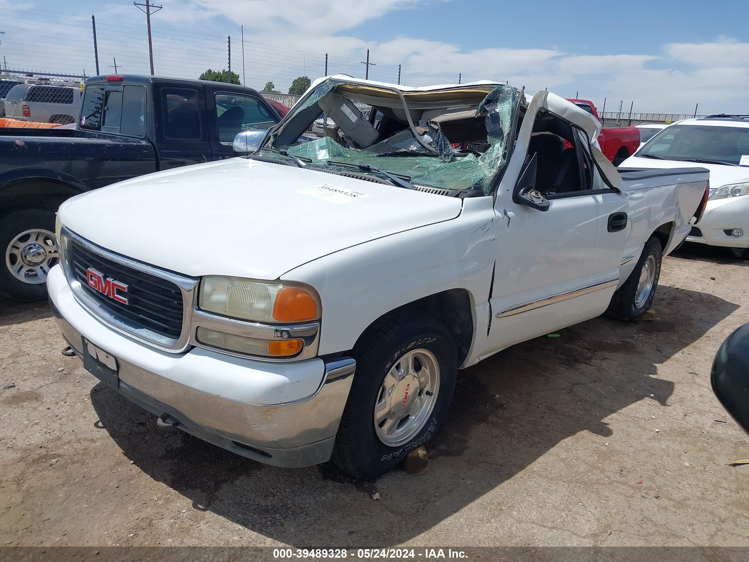 Photo 1 VIN: 1GTEC14T9YZ205069 - GMC SIERRA 