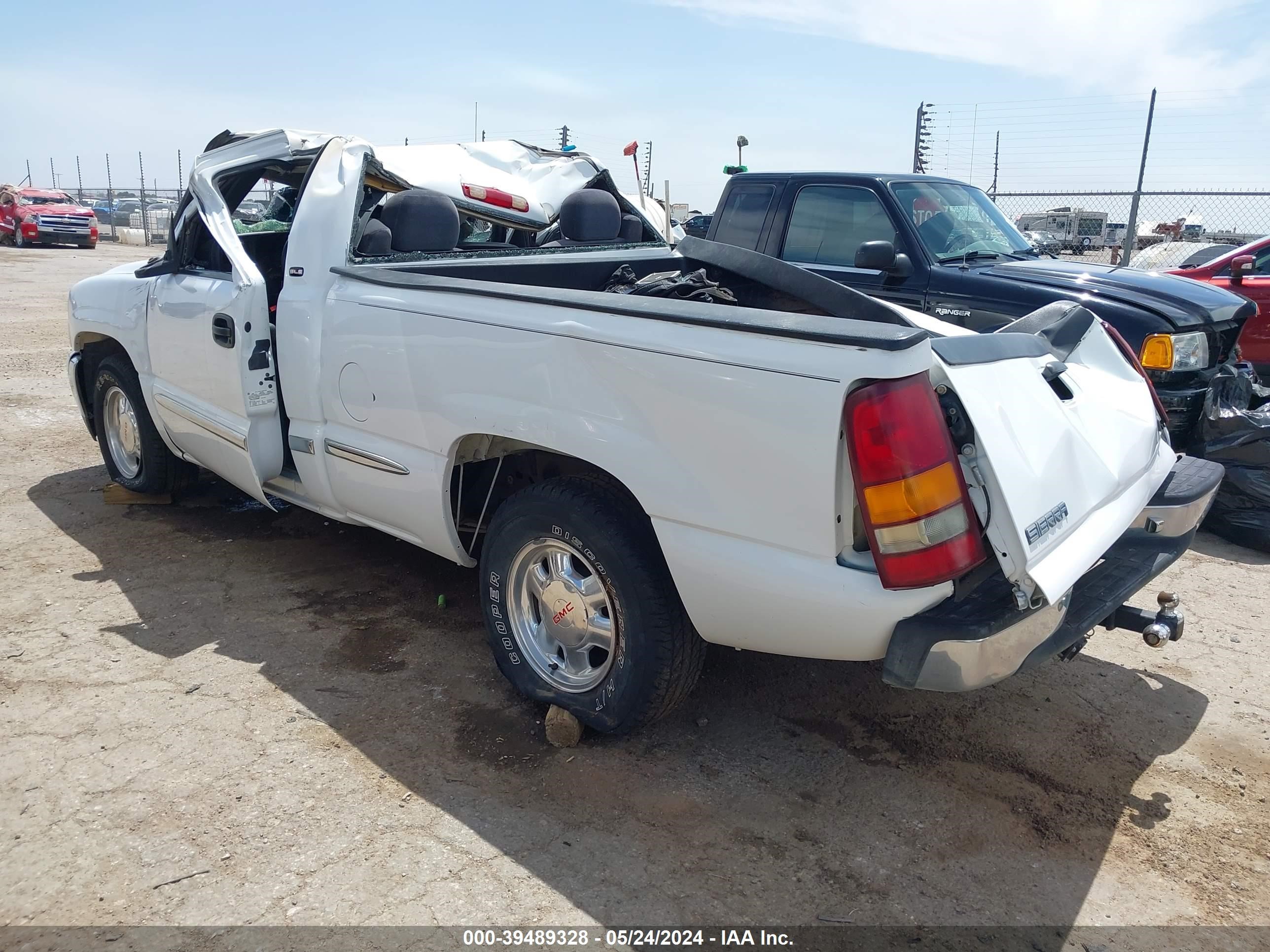 Photo 2 VIN: 1GTEC14T9YZ205069 - GMC SIERRA 