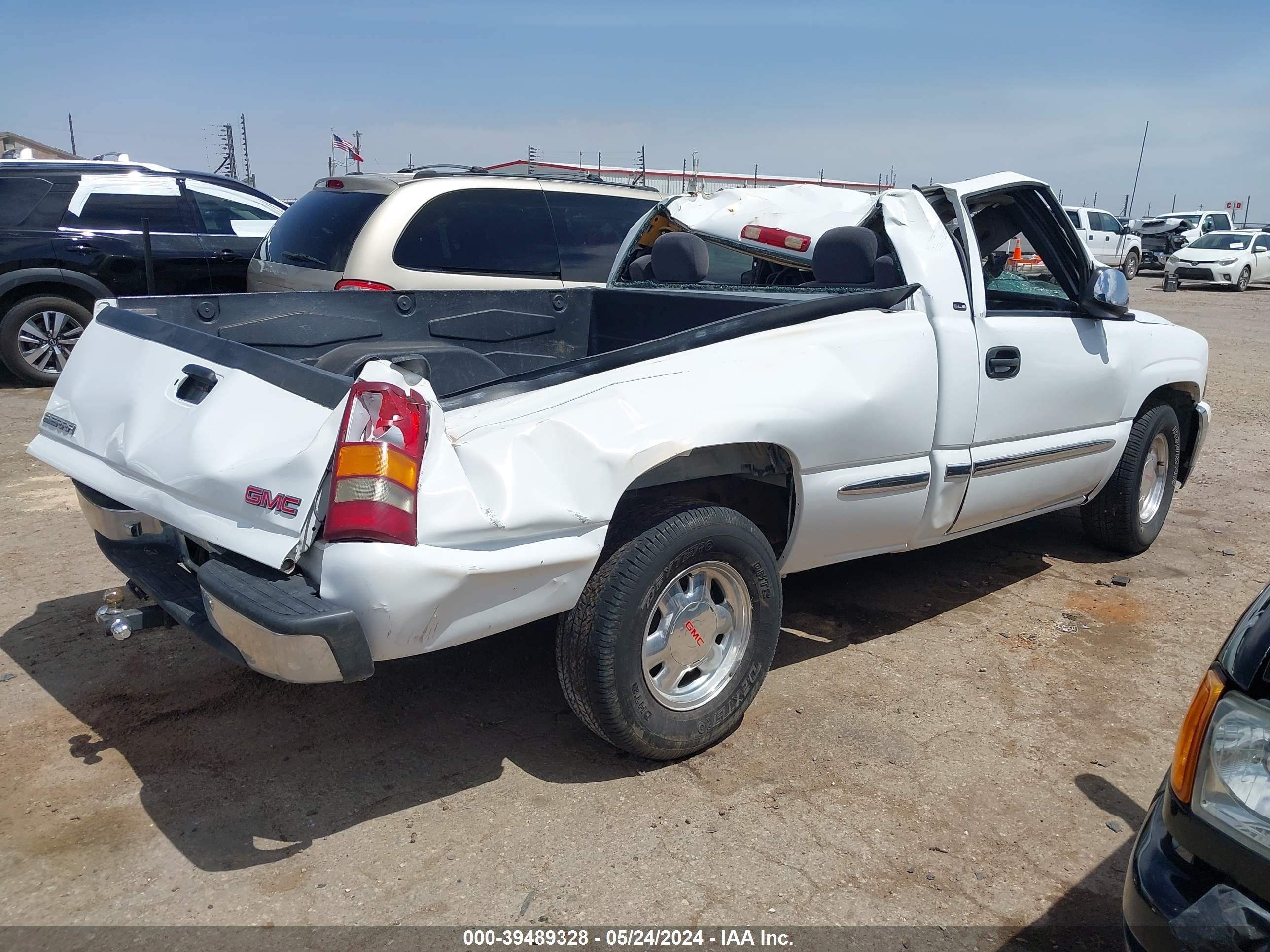 Photo 3 VIN: 1GTEC14T9YZ205069 - GMC SIERRA 