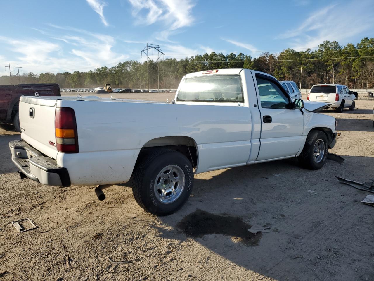 Photo 2 VIN: 1GTEC14TXYE308587 - GMC SIERRA 