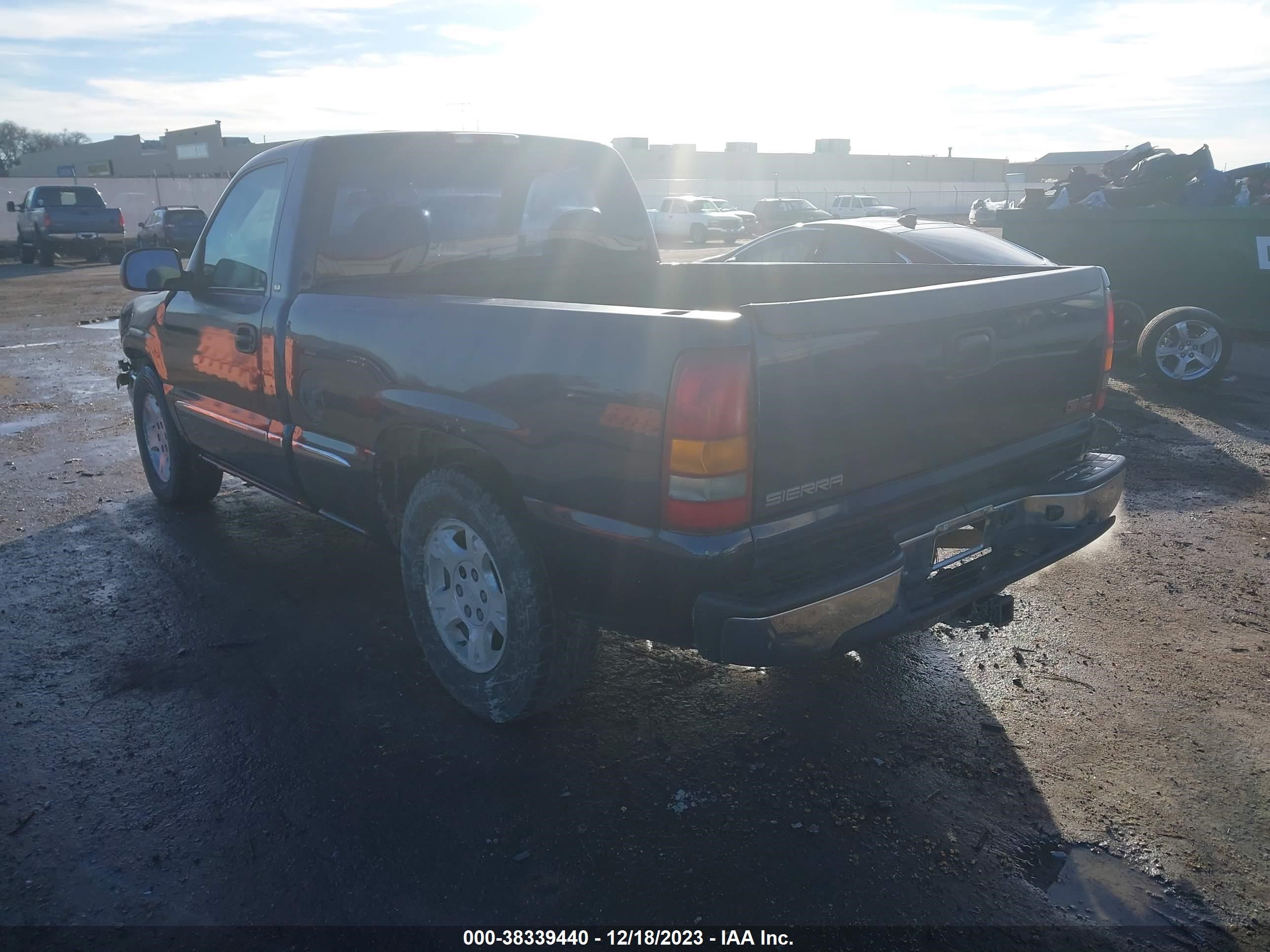 Photo 2 VIN: 1GTEC14TXYZ109788 - GMC SIERRA 