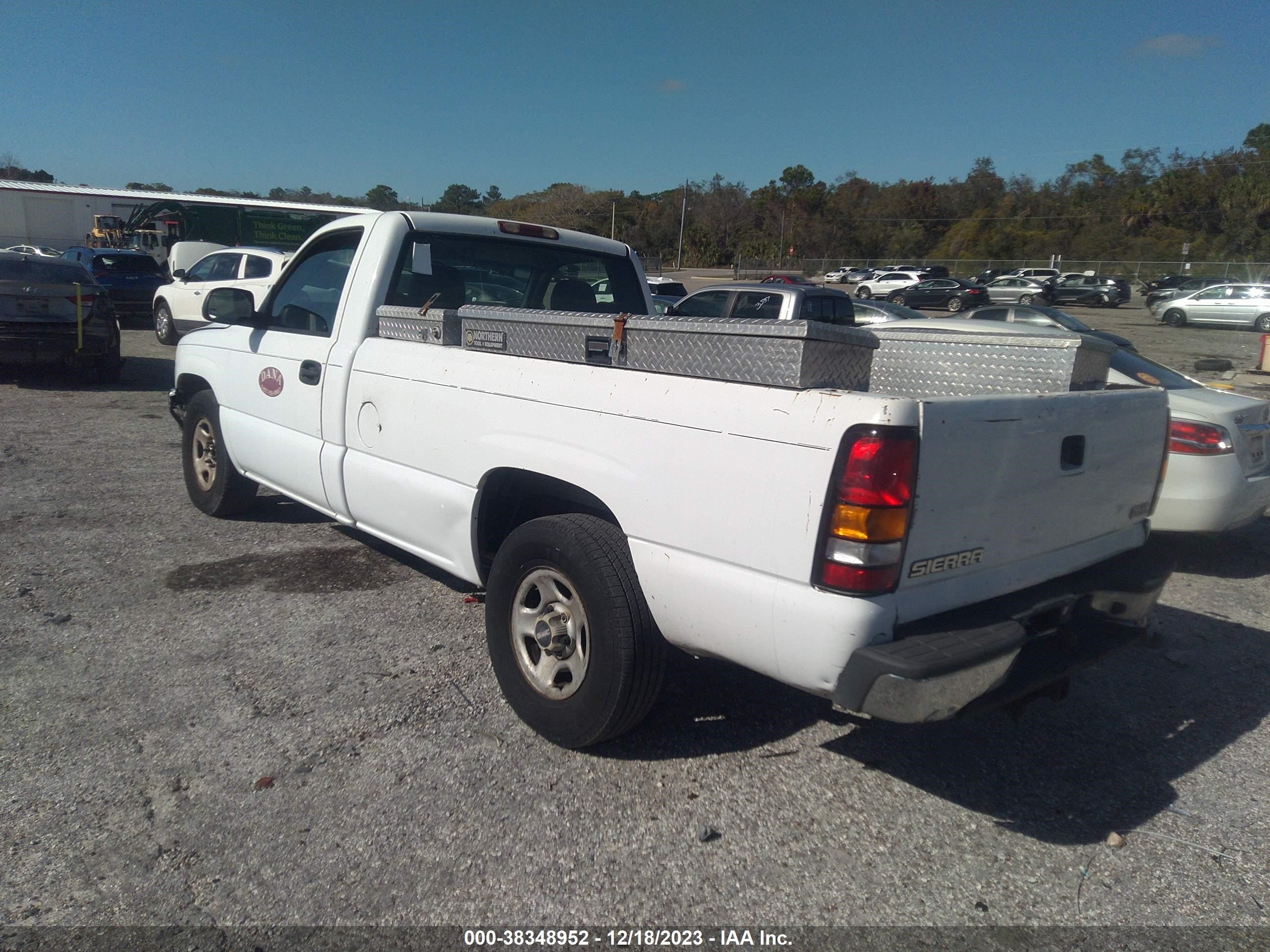 Photo 2 VIN: 1GTEC14V04Z137515 - GMC SIERRA 