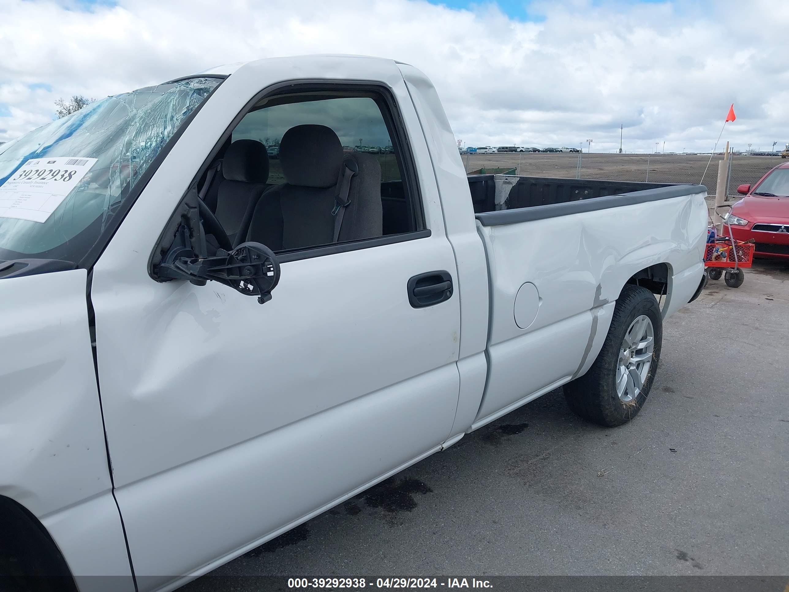 Photo 11 VIN: 1GTEC14V05Z333536 - GMC SIERRA 