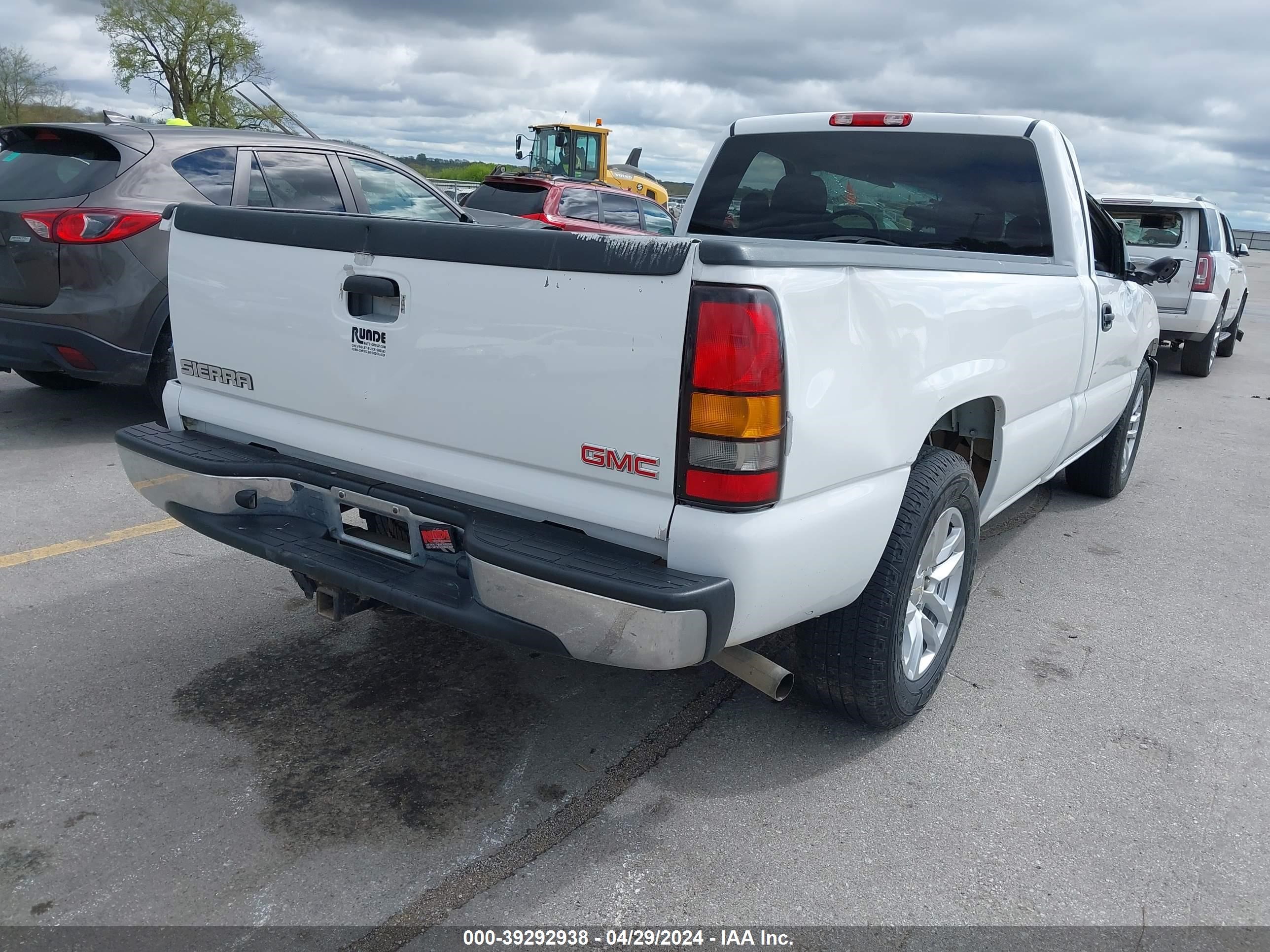 Photo 3 VIN: 1GTEC14V05Z333536 - GMC SIERRA 