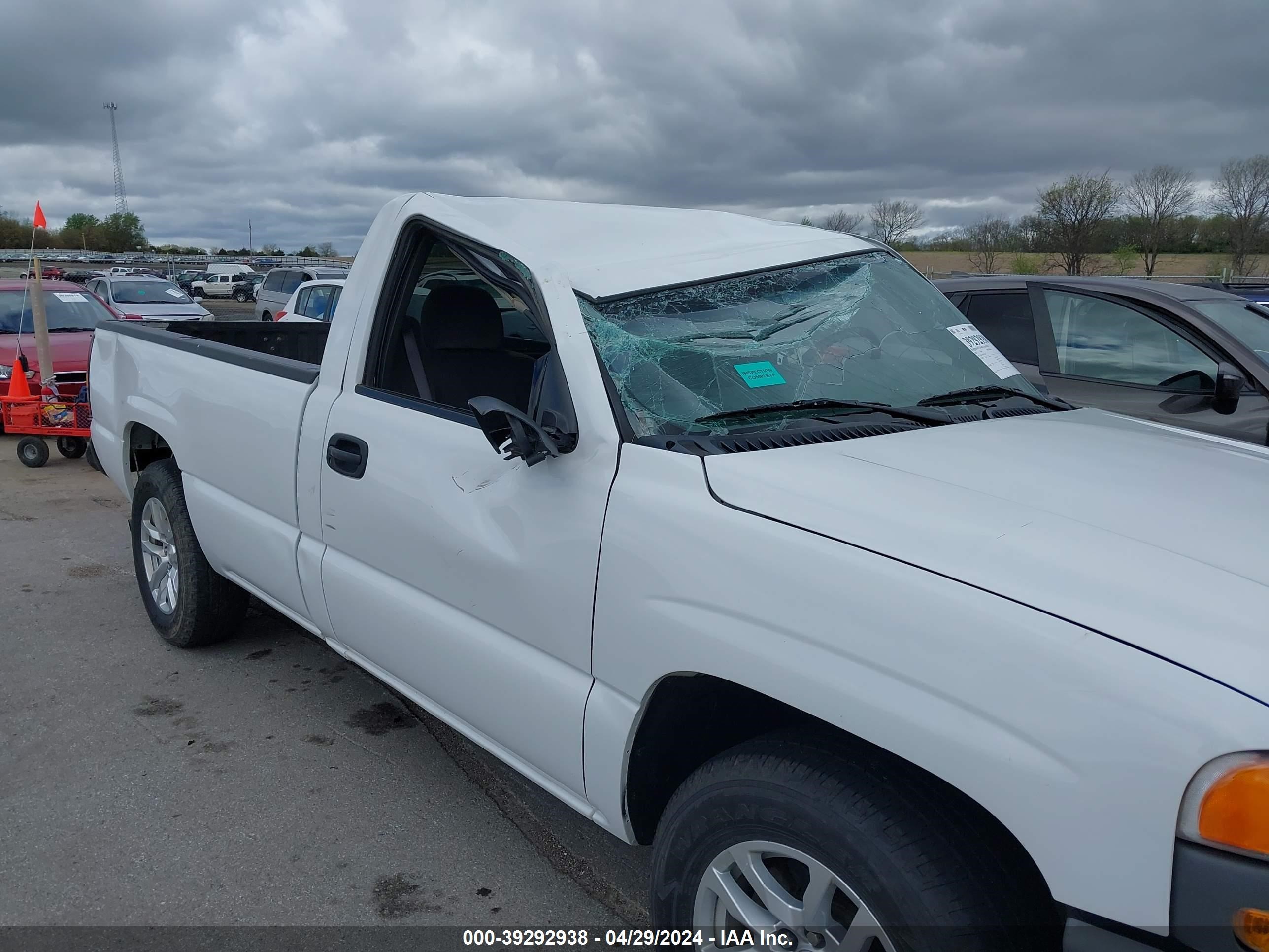 Photo 5 VIN: 1GTEC14V05Z333536 - GMC SIERRA 