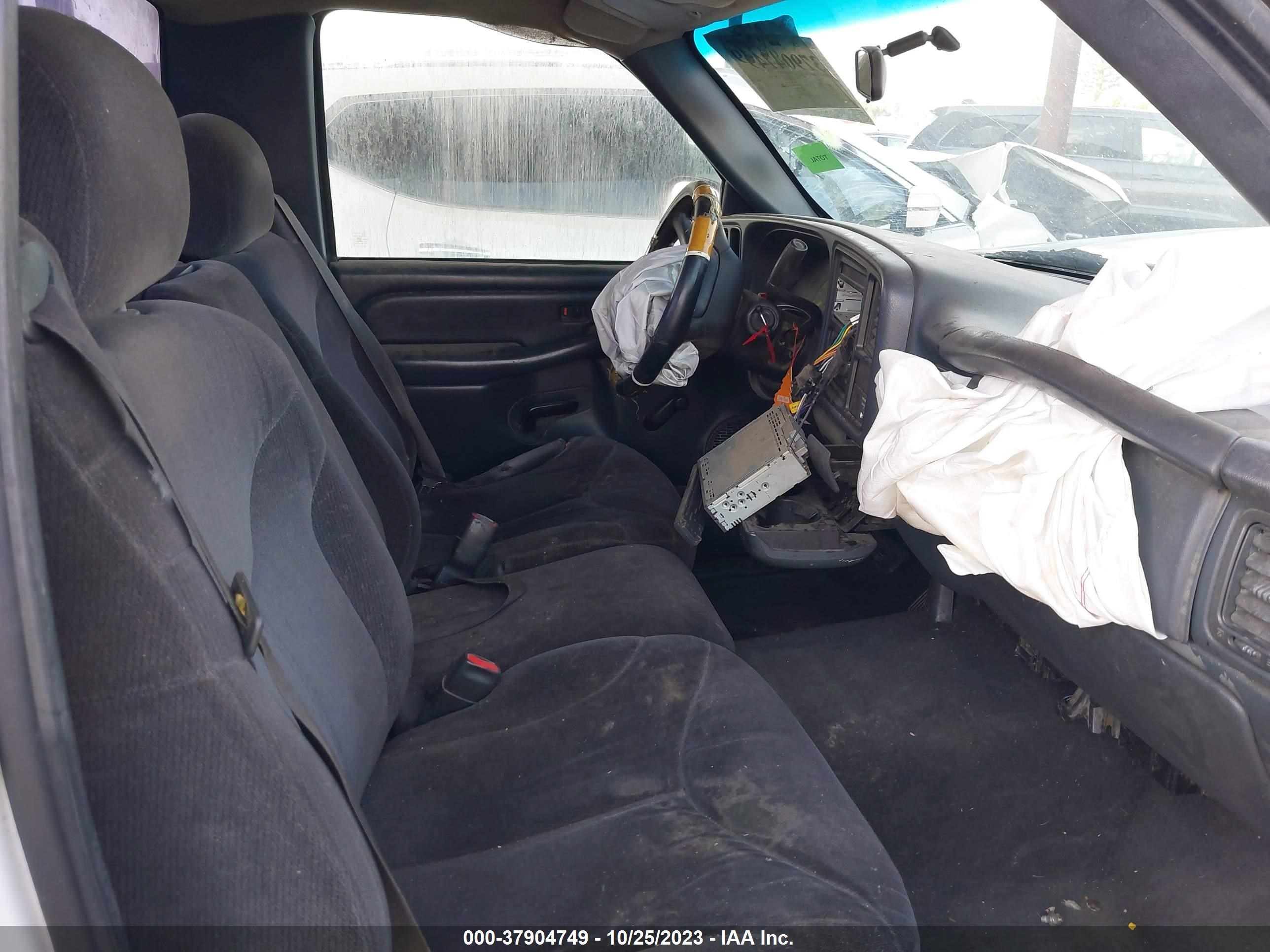 Photo 4 VIN: 1GTEC14V1YE250015 - GMC SIERRA 