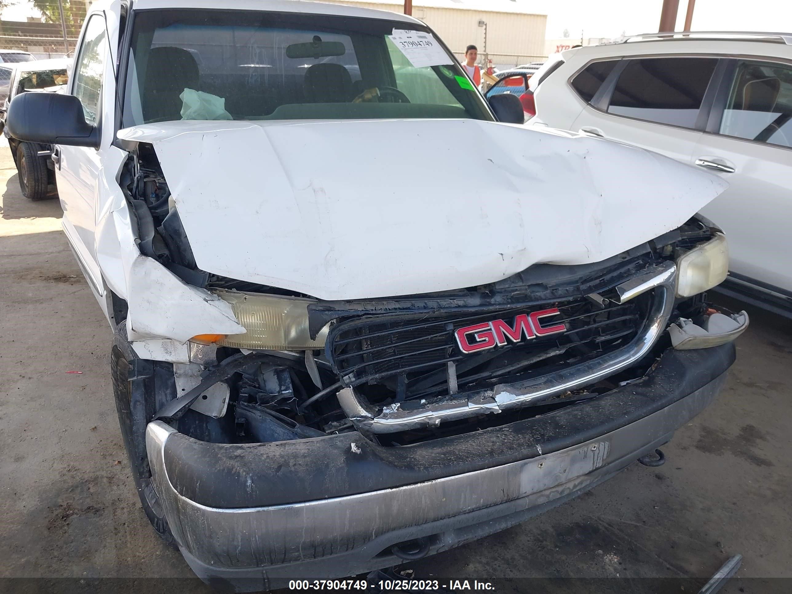 Photo 5 VIN: 1GTEC14V1YE250015 - GMC SIERRA 