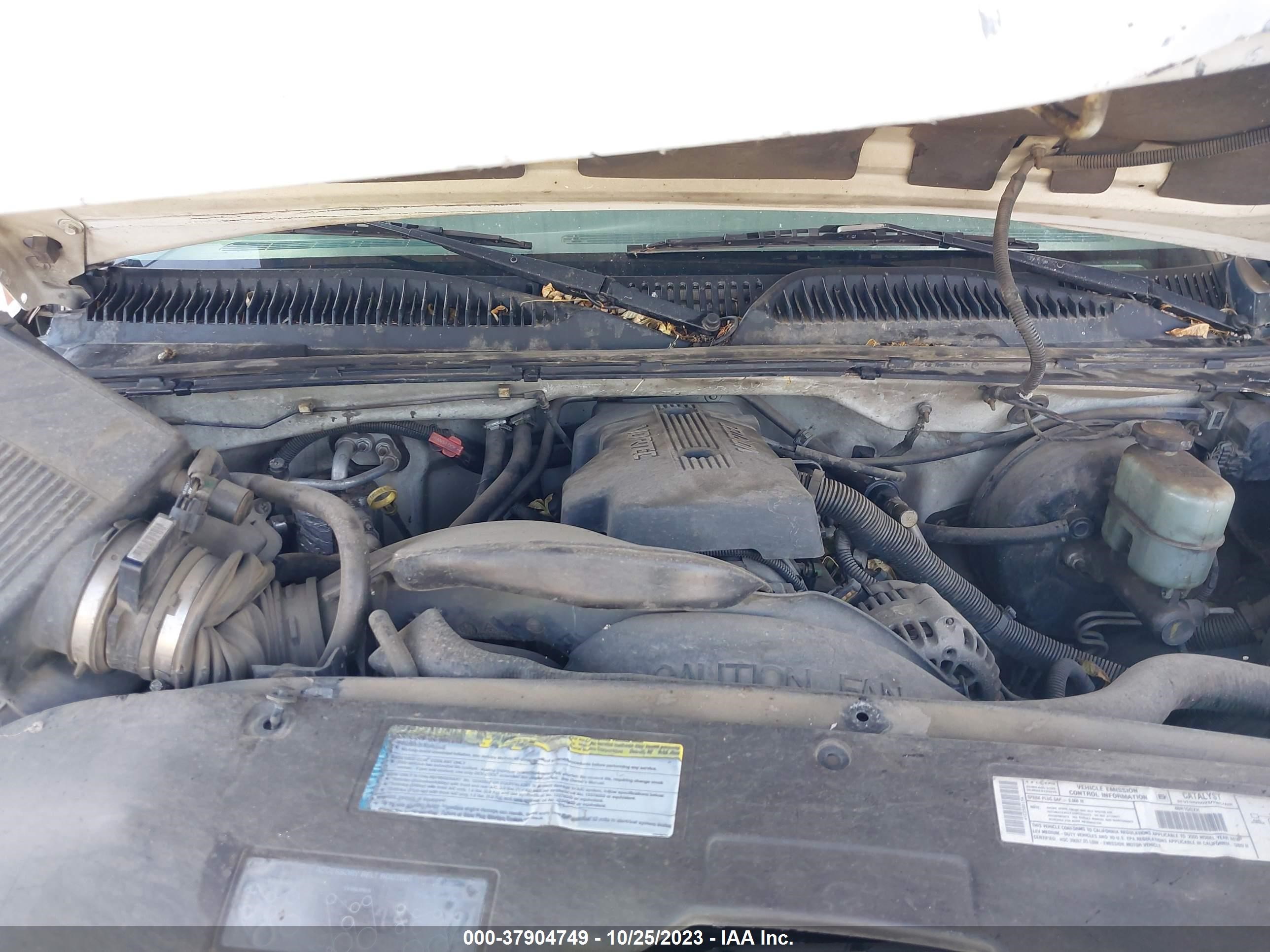 Photo 9 VIN: 1GTEC14V1YE250015 - GMC SIERRA 