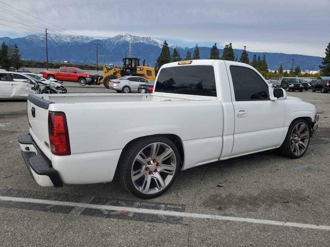 Photo 2 VIN: 1GTEC14V23Z319828 - GMC SIERRA 