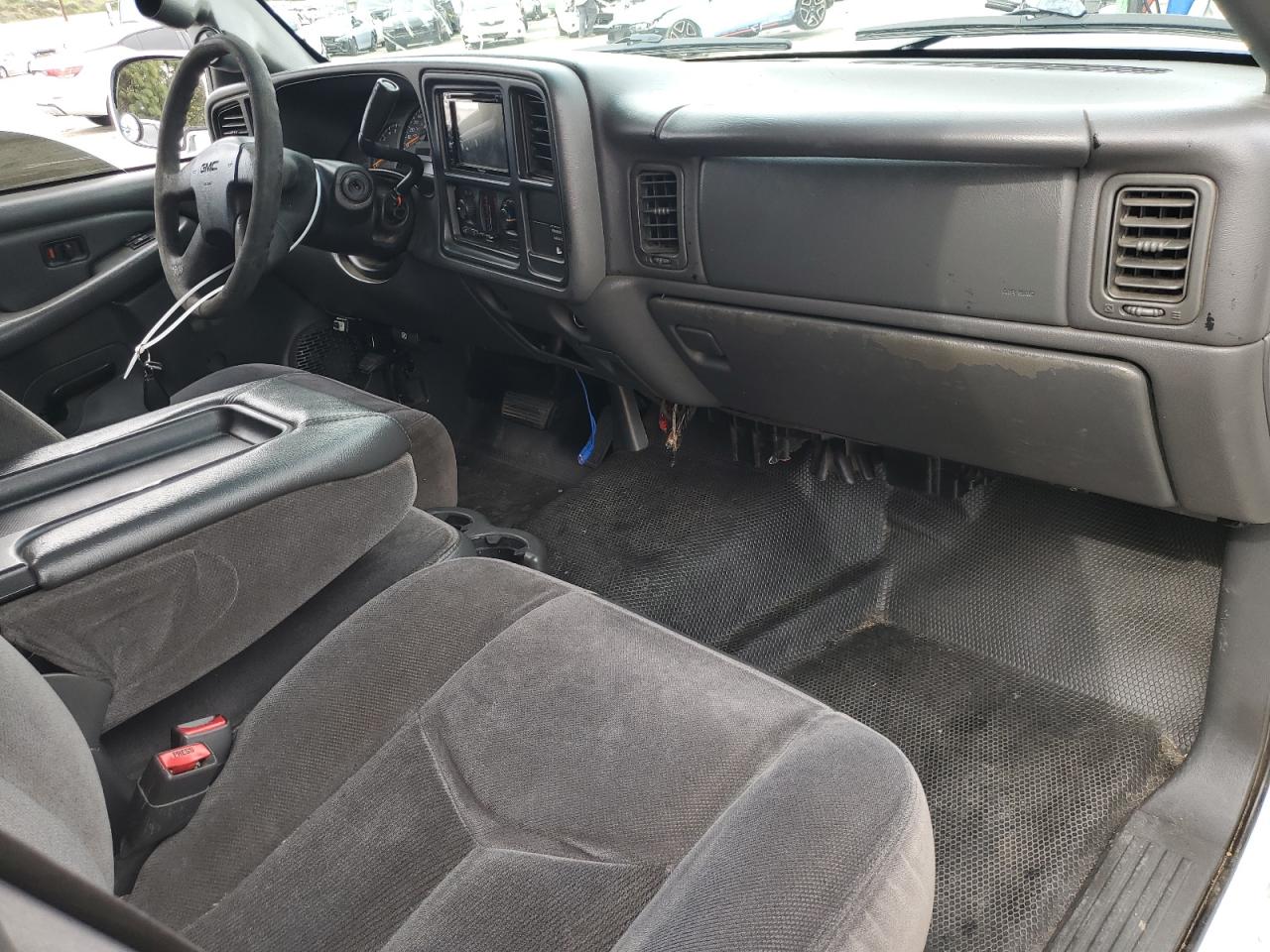 Photo 7 VIN: 1GTEC14V23Z319828 - GMC SIERRA 