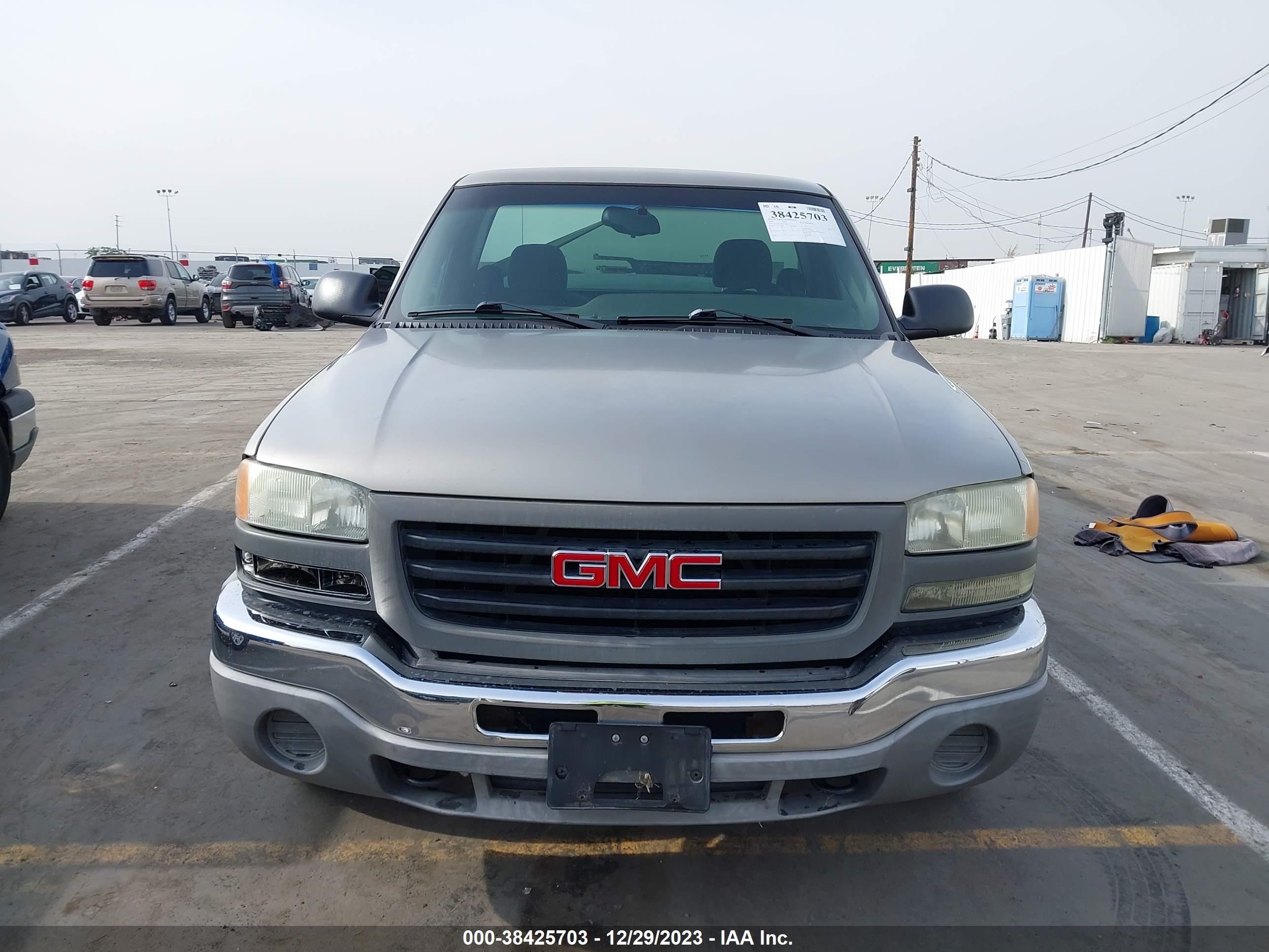 Photo 11 VIN: 1GTEC14V43E289576 - GMC SIERRA 