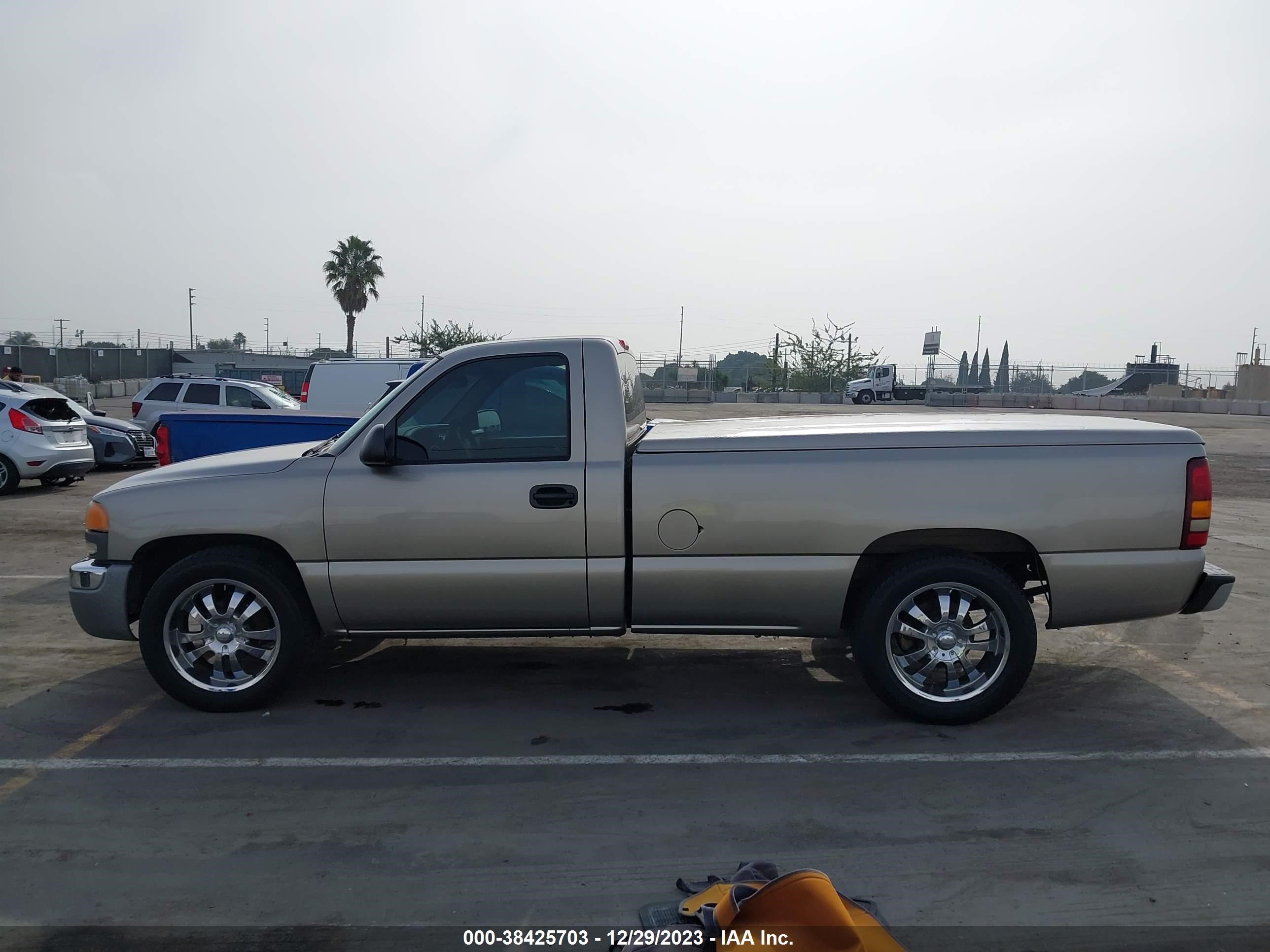 Photo 13 VIN: 1GTEC14V43E289576 - GMC SIERRA 