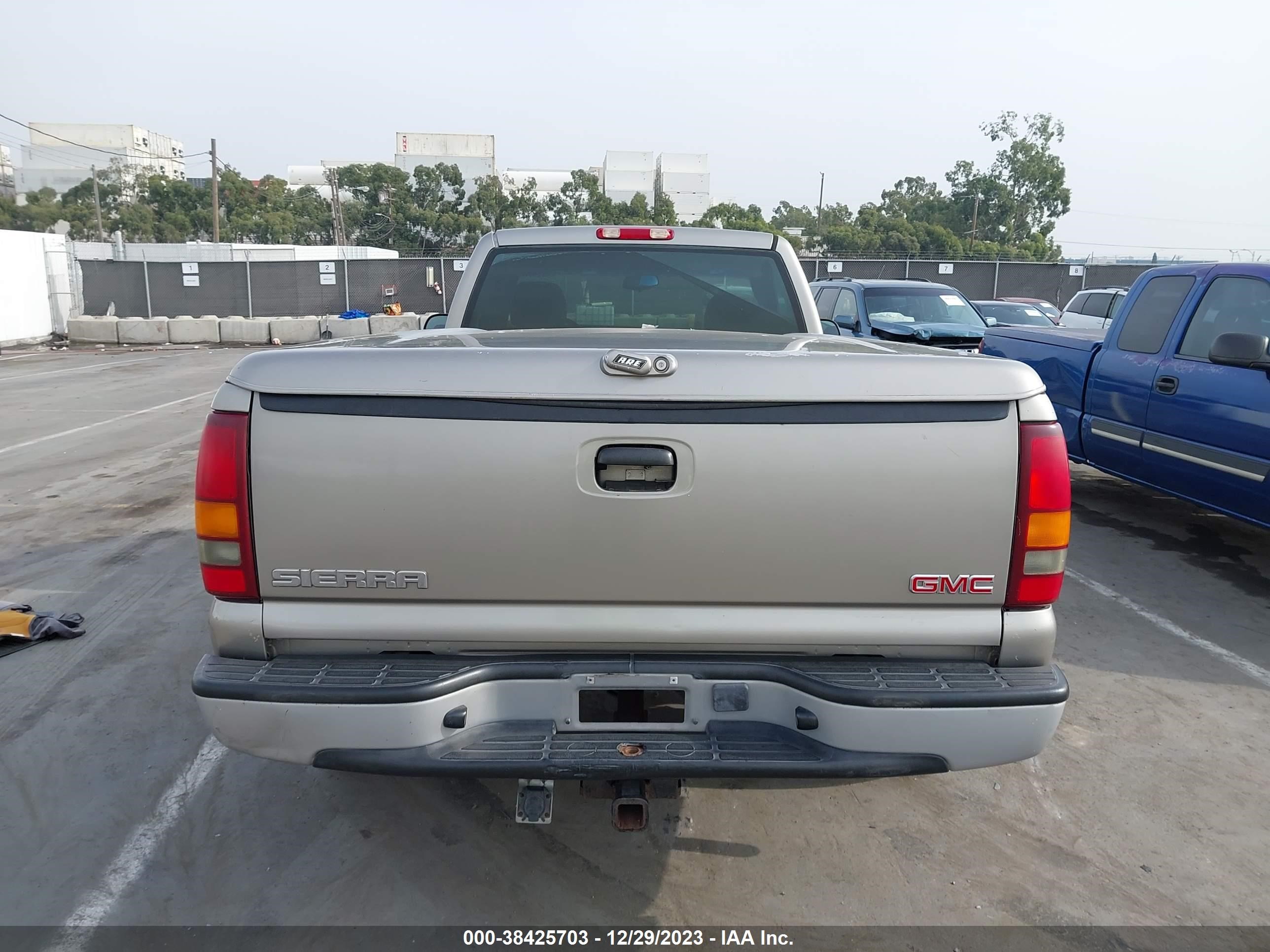 Photo 15 VIN: 1GTEC14V43E289576 - GMC SIERRA 