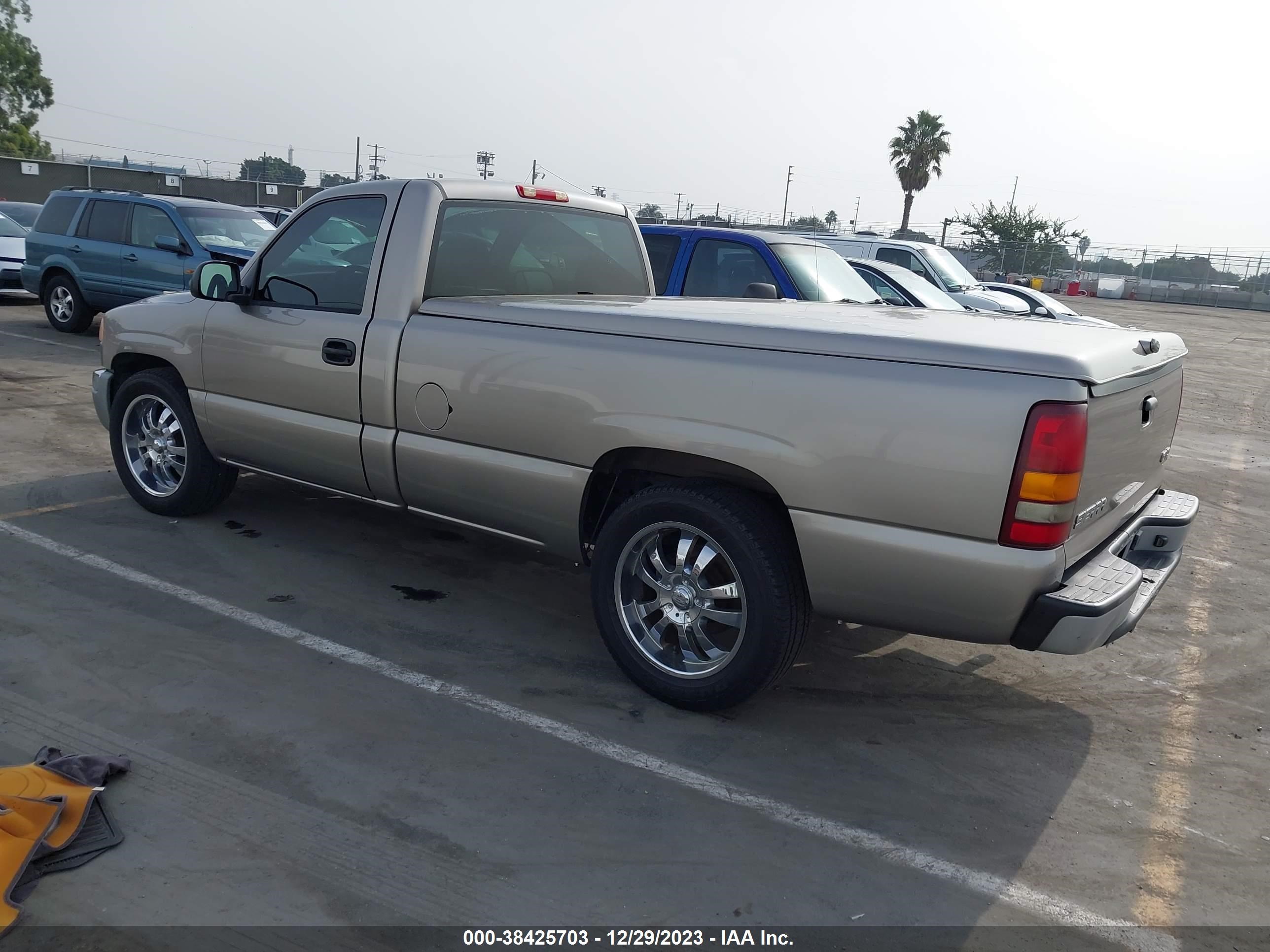 Photo 2 VIN: 1GTEC14V43E289576 - GMC SIERRA 