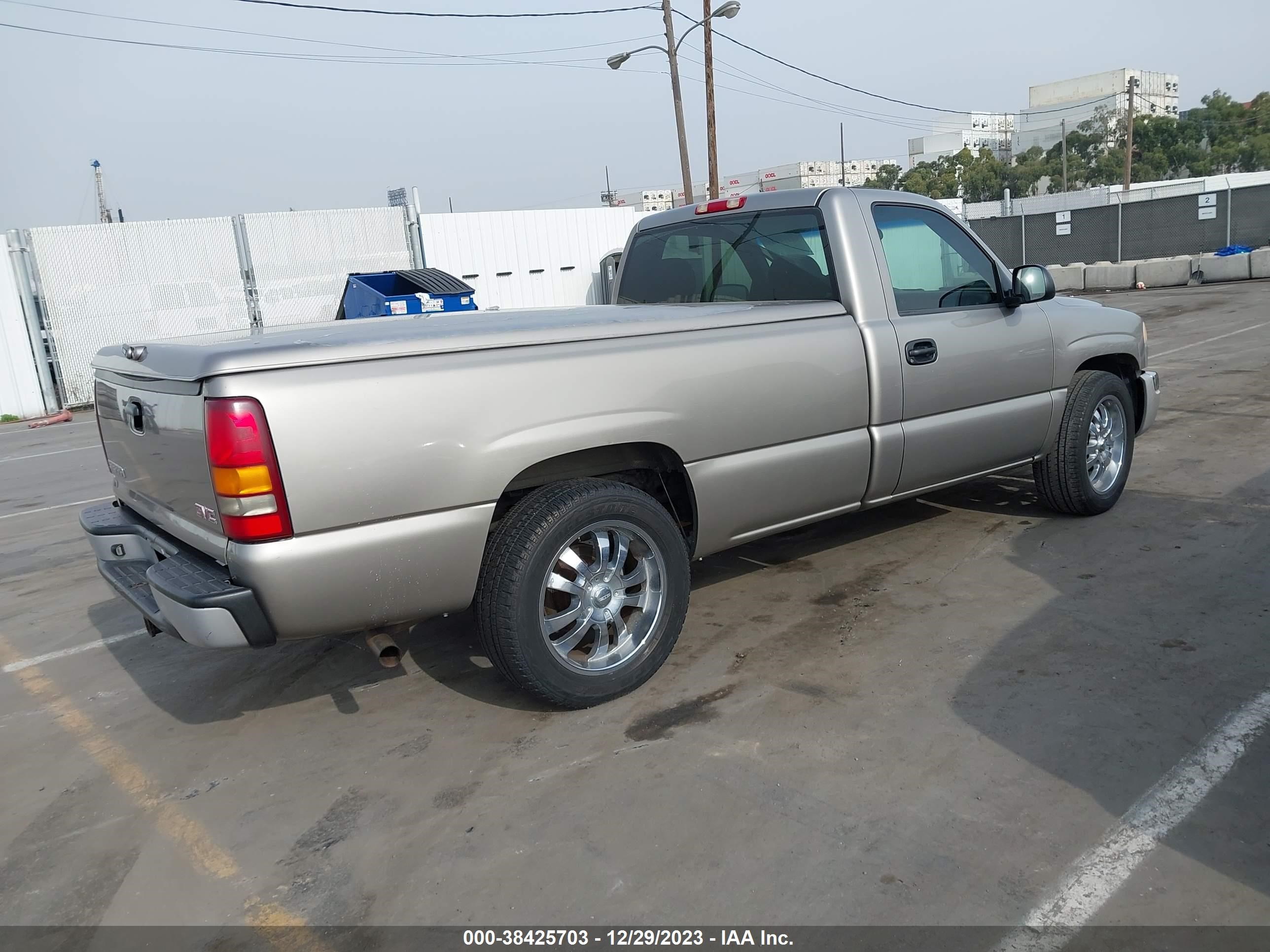 Photo 3 VIN: 1GTEC14V43E289576 - GMC SIERRA 