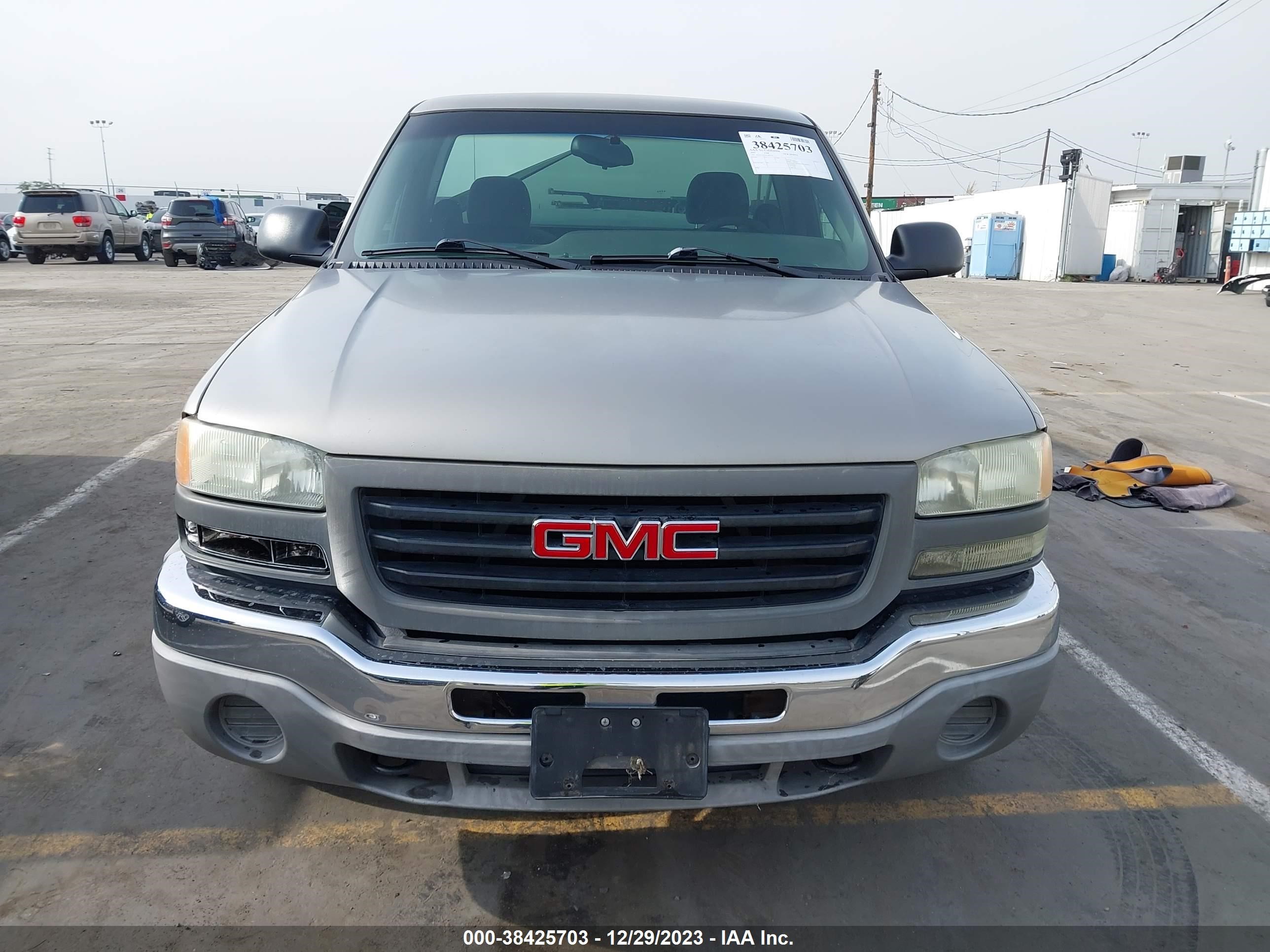 Photo 5 VIN: 1GTEC14V43E289576 - GMC SIERRA 