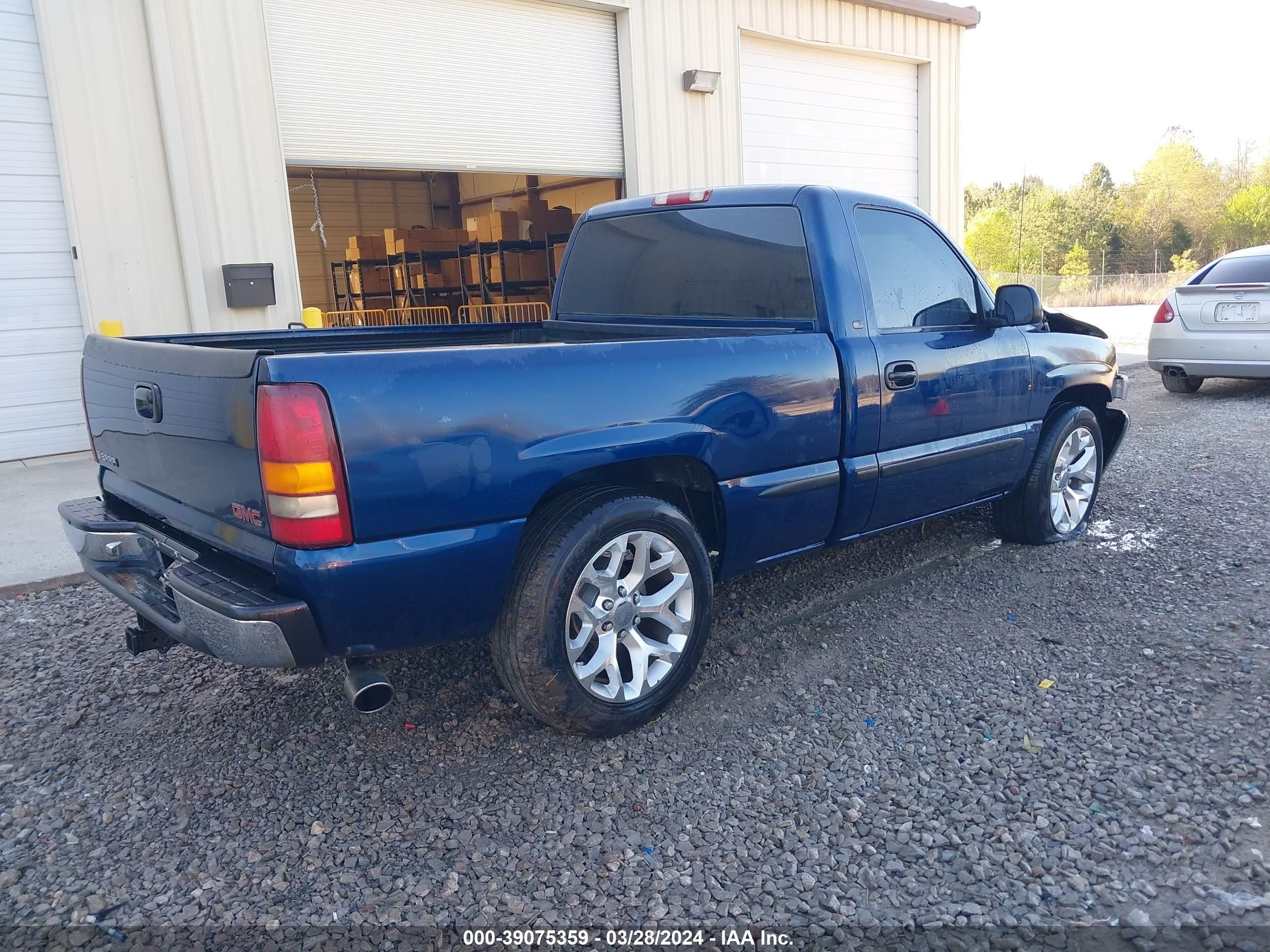 Photo 3 VIN: 1GTEC14V51Z117918 - GMC SIERRA 