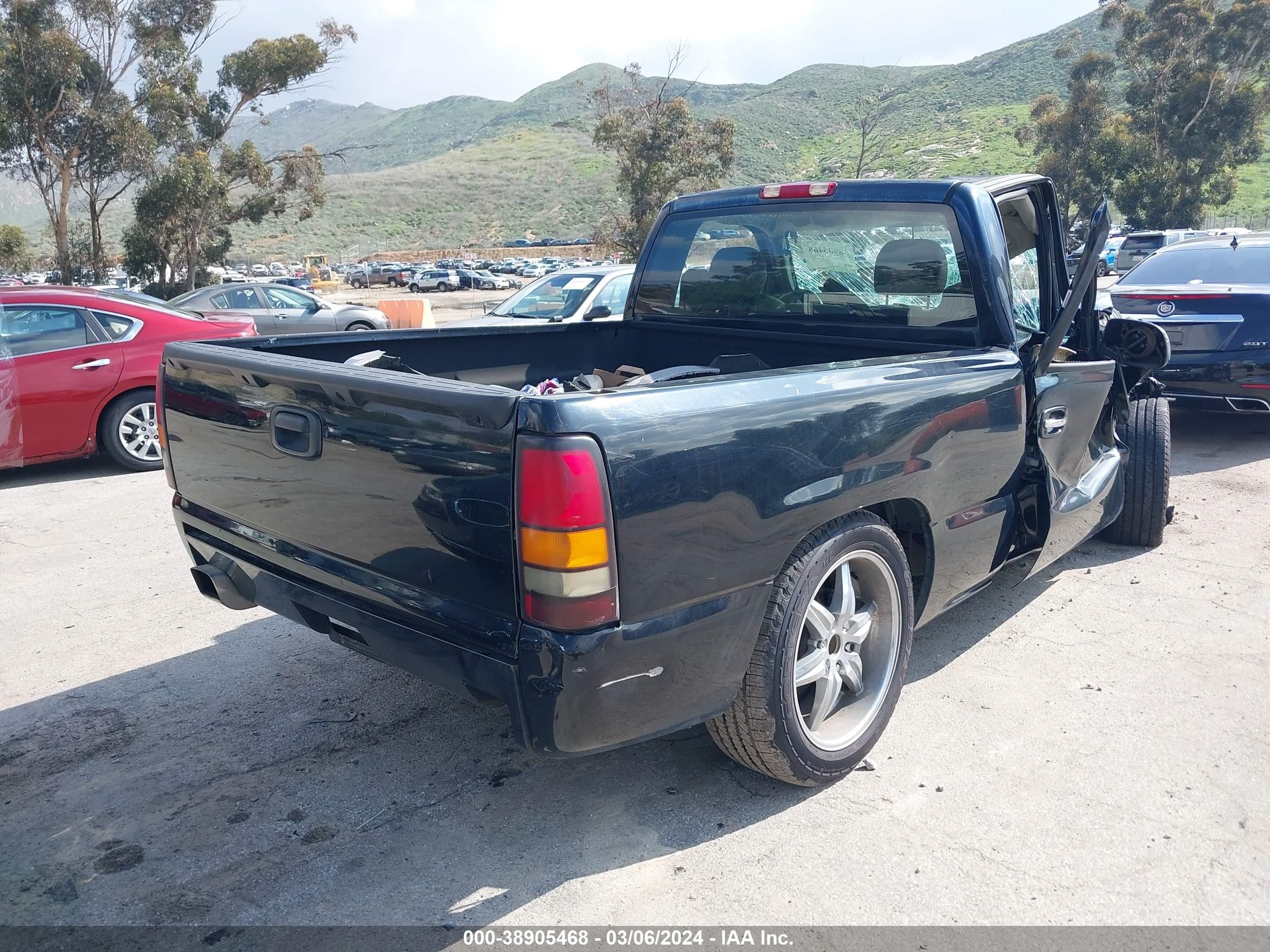 Photo 3 VIN: 1GTEC14V54Z215464 - GMC SIERRA 