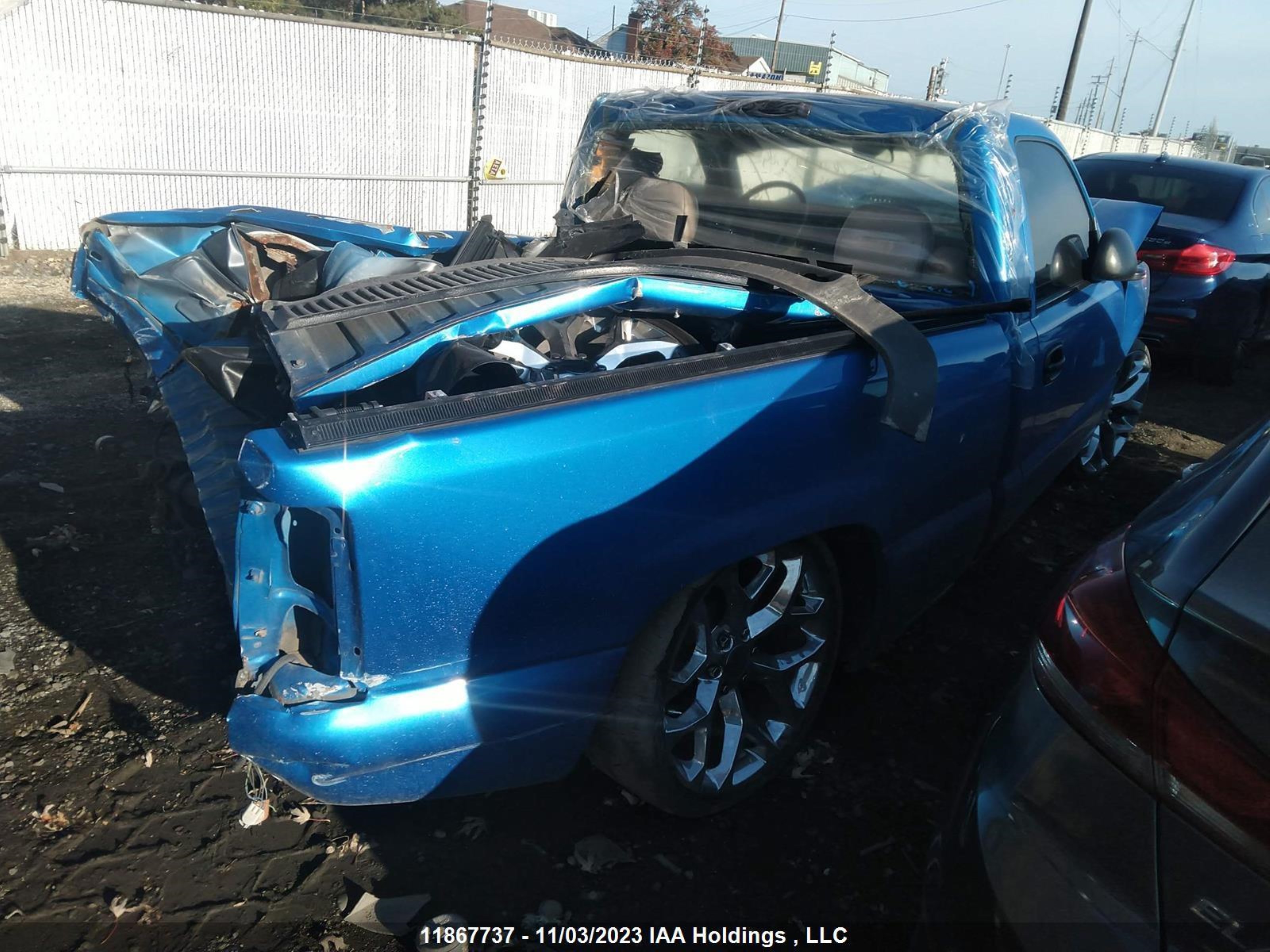 Photo 3 VIN: 1GTEC14V8YE284369 - GMC SIERRA 