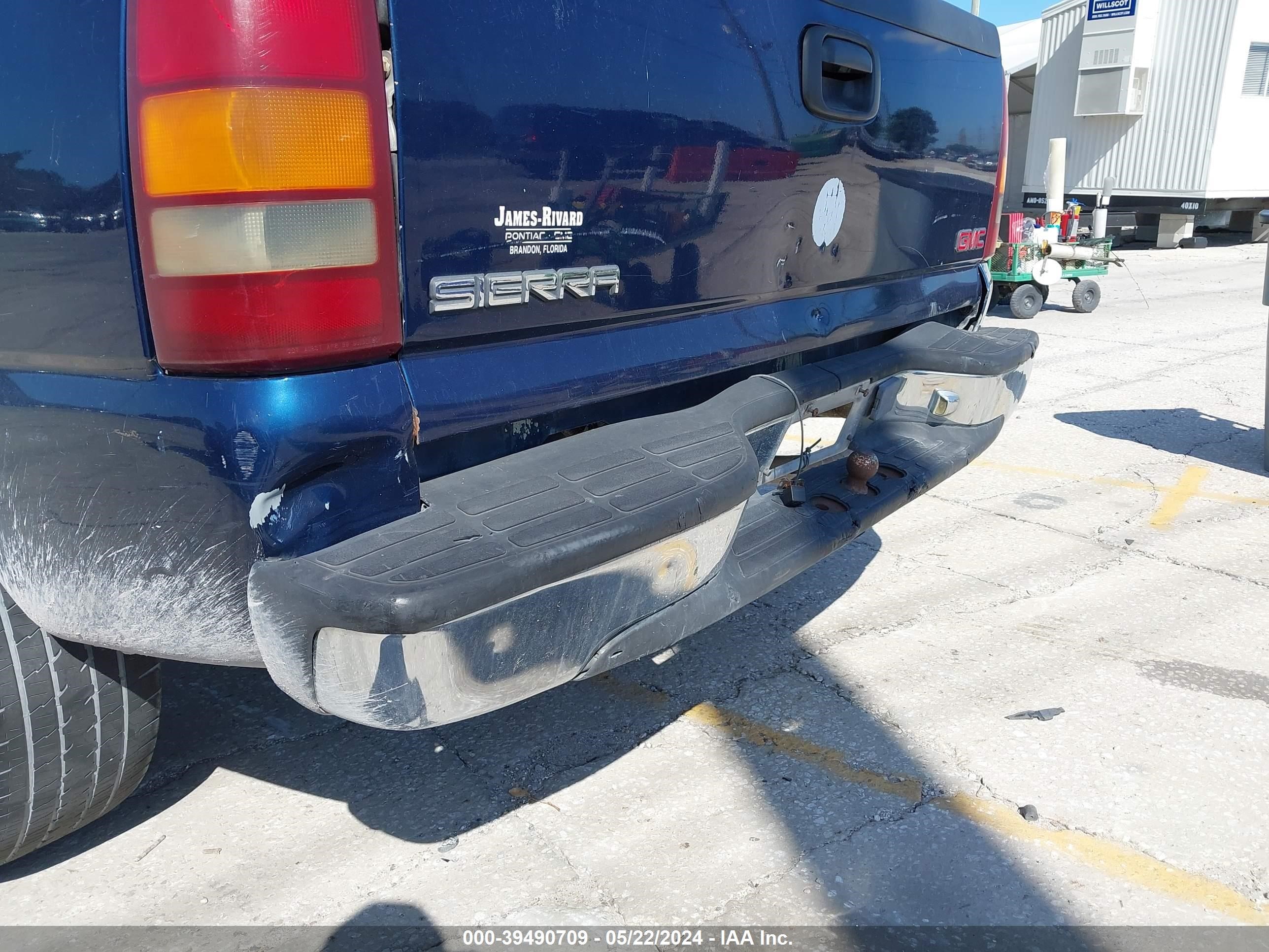 Photo 12 VIN: 1GTEC14V8YZ124243 - GMC SIERRA 