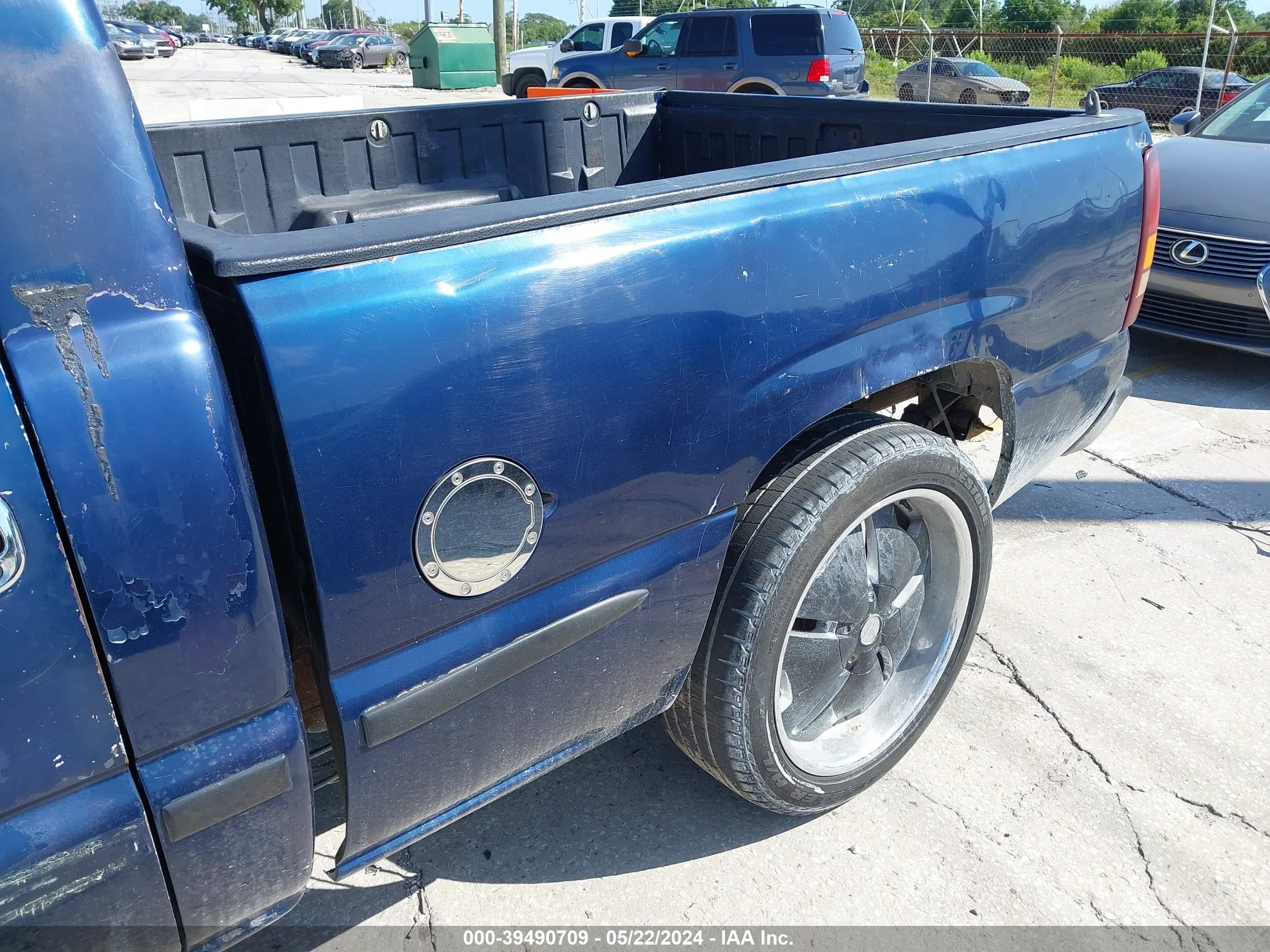 Photo 14 VIN: 1GTEC14V8YZ124243 - GMC SIERRA 