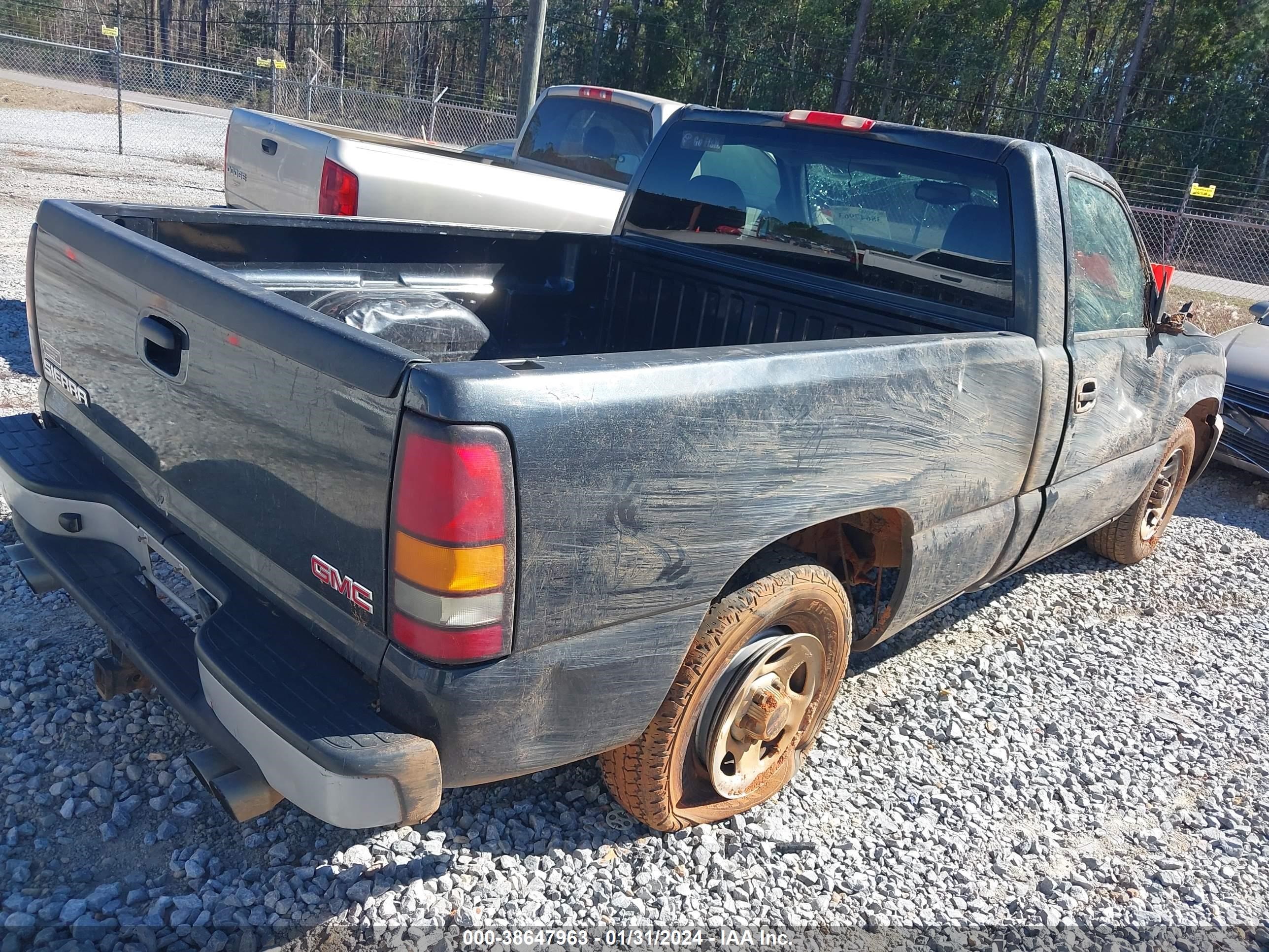 Photo 3 VIN: 1GTEC14V94Z333968 - GMC SIERRA 