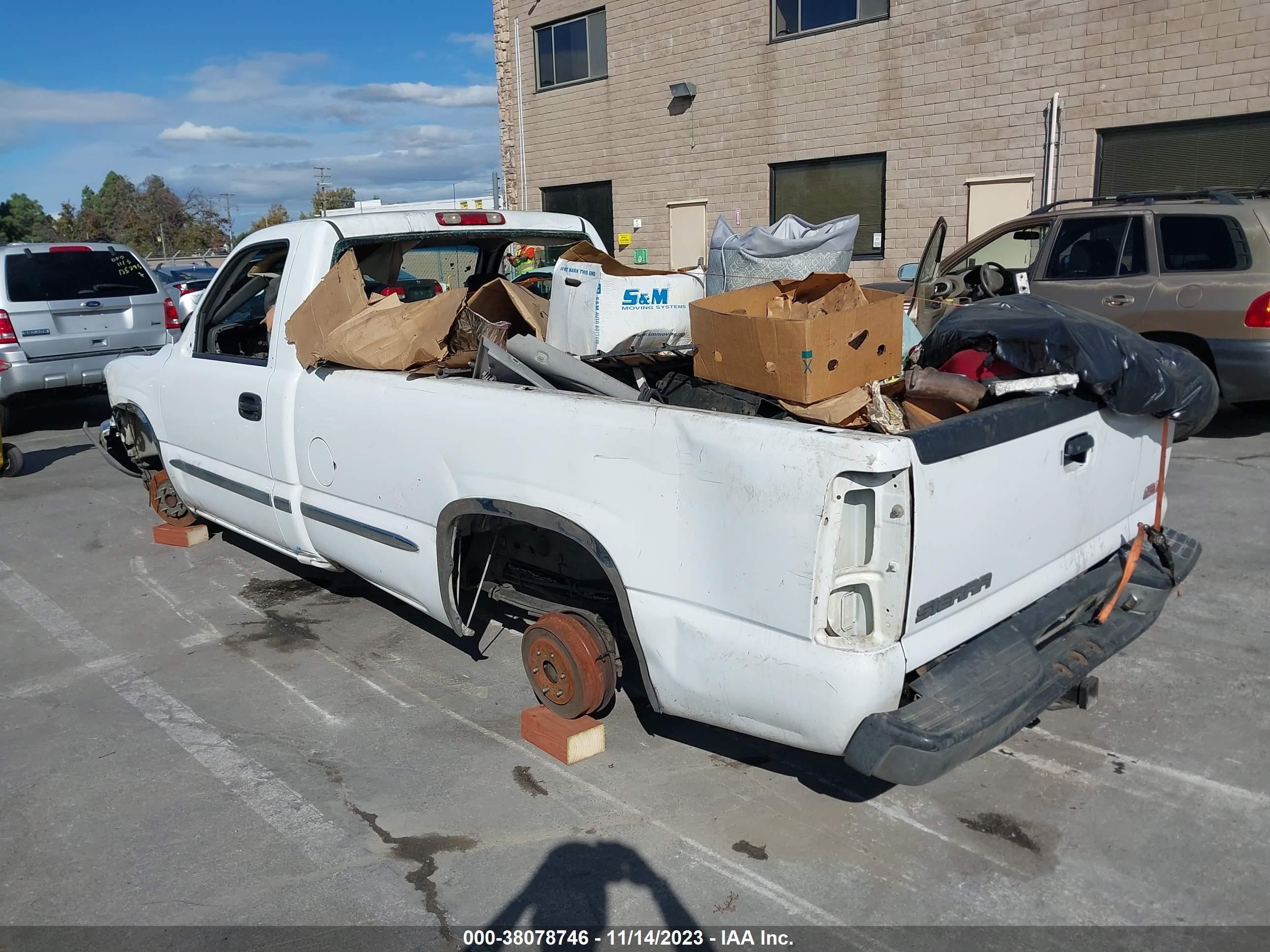 Photo 2 VIN: 1GTEC14V95Z119435 - GMC SIERRA 