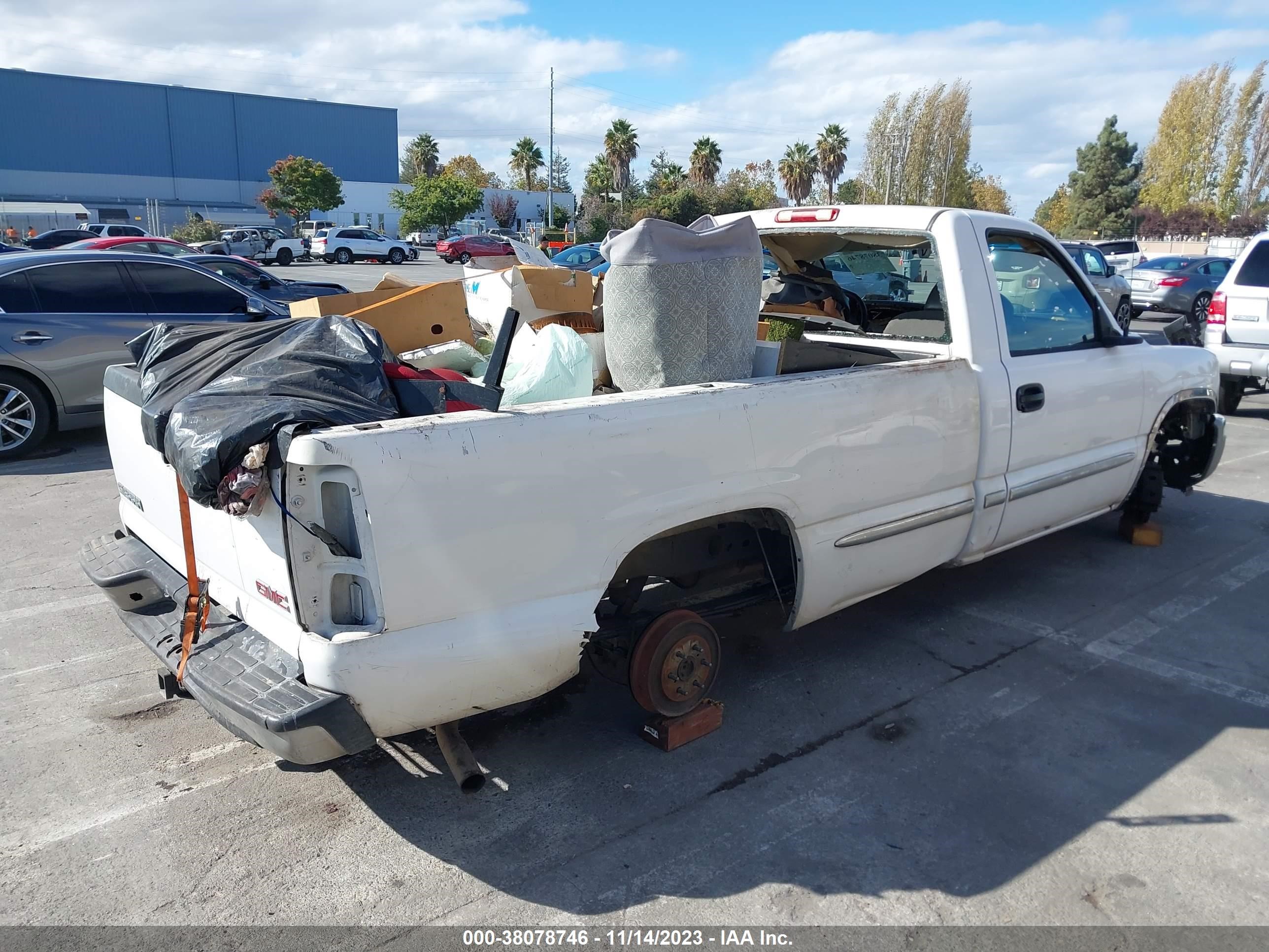 Photo 3 VIN: 1GTEC14V95Z119435 - GMC SIERRA 