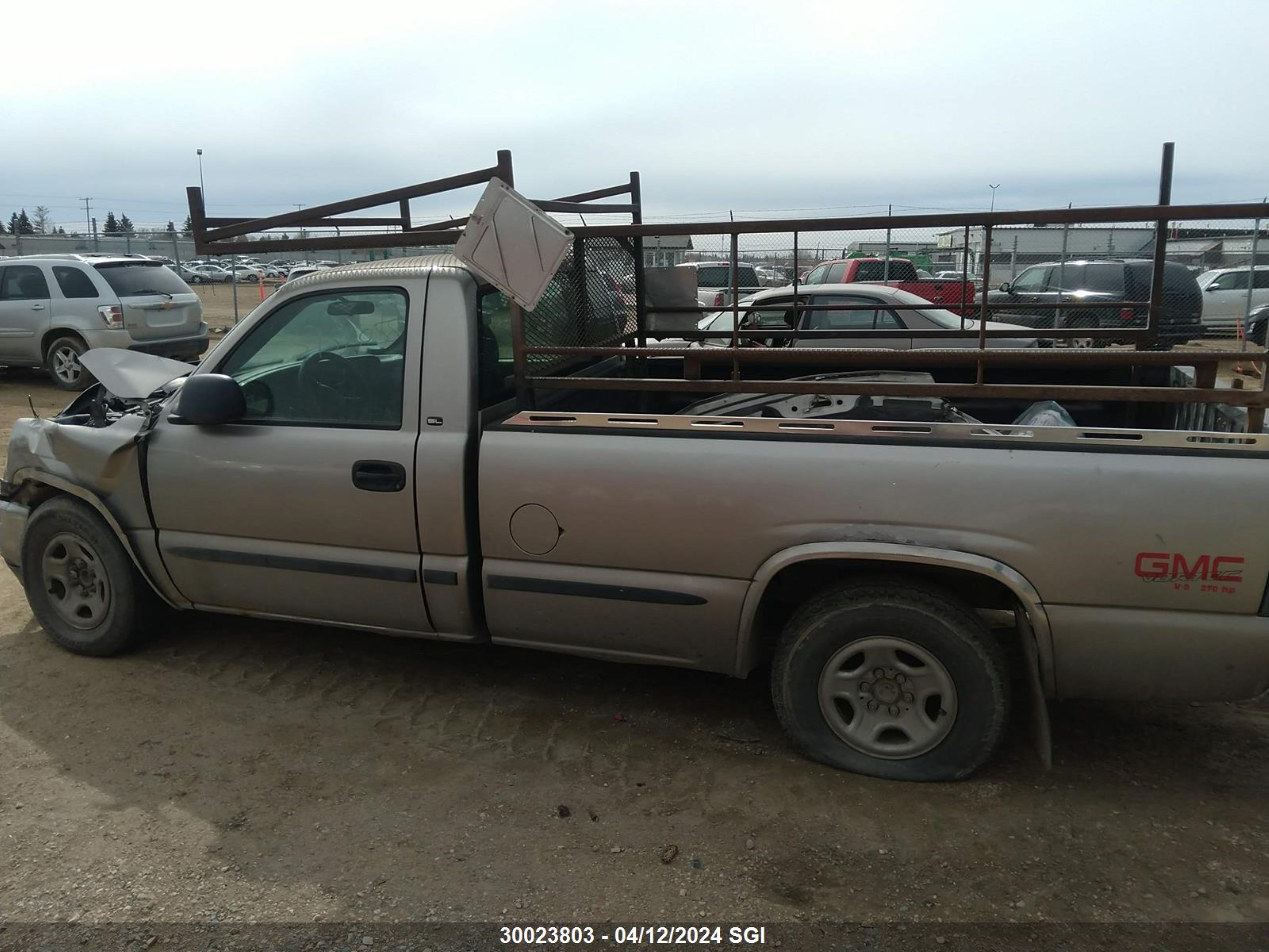 Photo 13 VIN: 1GTEC14V9YZ221645 - GMC SIERRA 