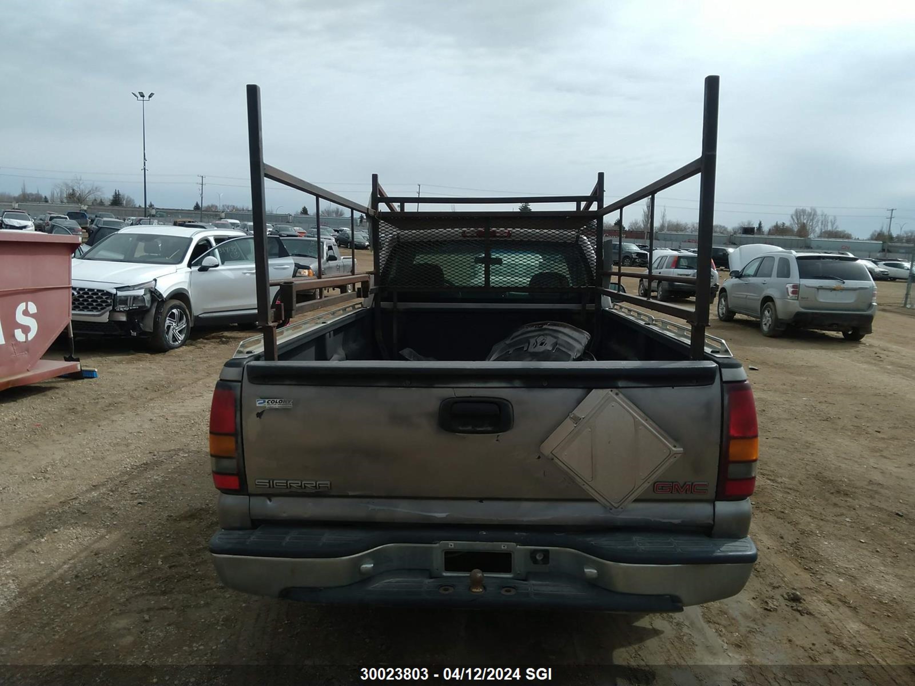 Photo 14 VIN: 1GTEC14V9YZ221645 - GMC SIERRA 