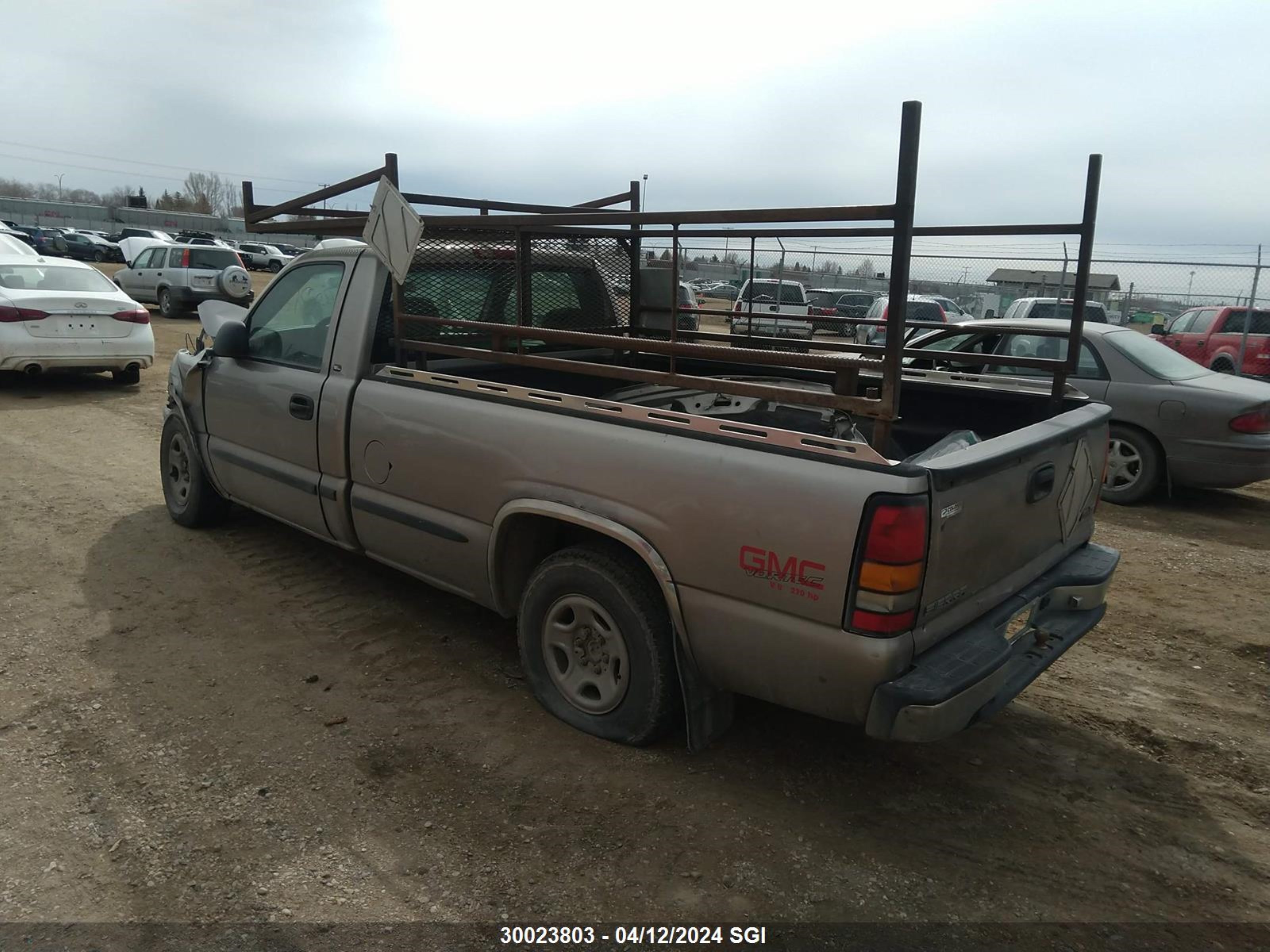 Photo 2 VIN: 1GTEC14V9YZ221645 - GMC SIERRA 