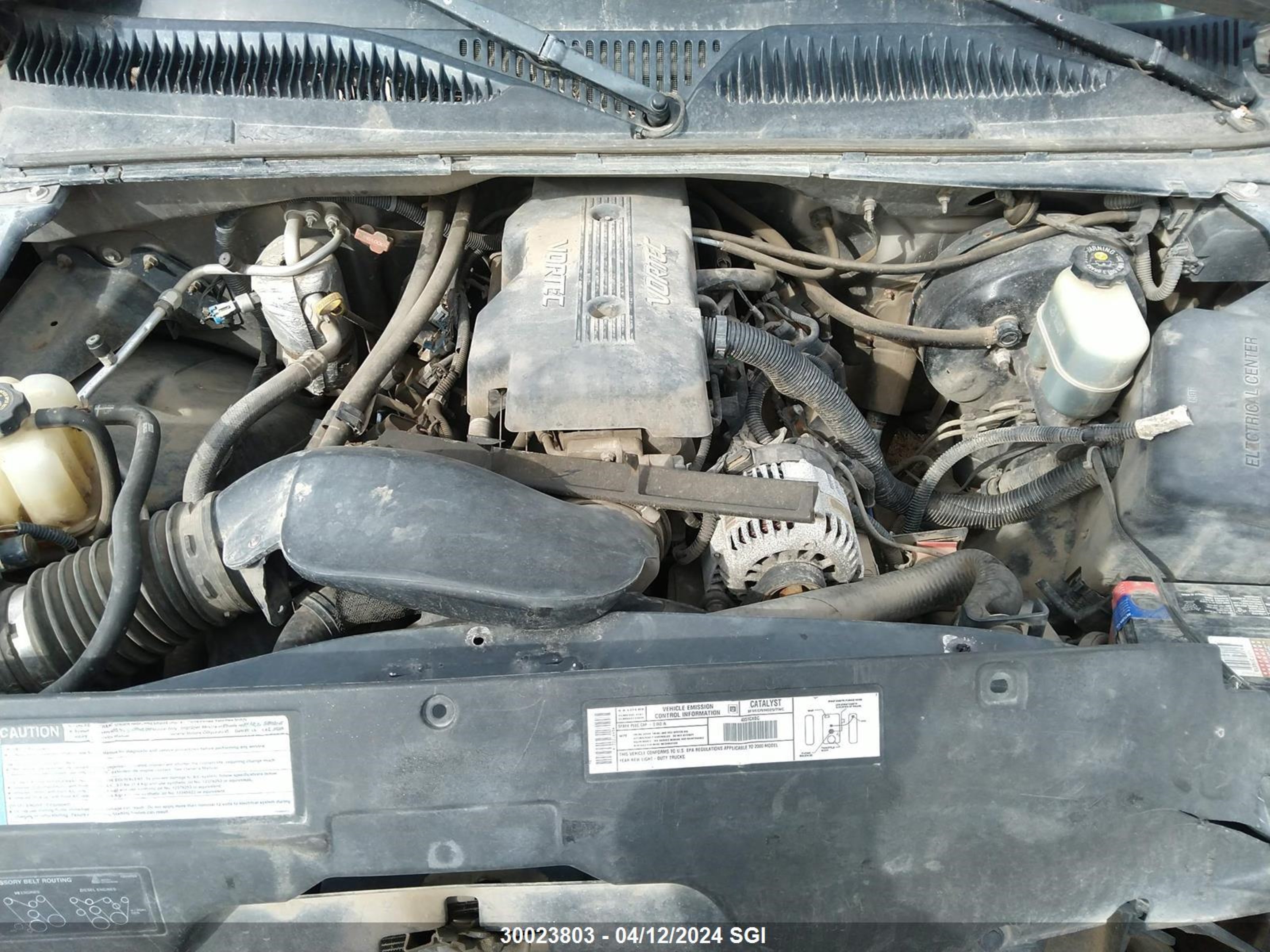 Photo 9 VIN: 1GTEC14V9YZ221645 - GMC SIERRA 