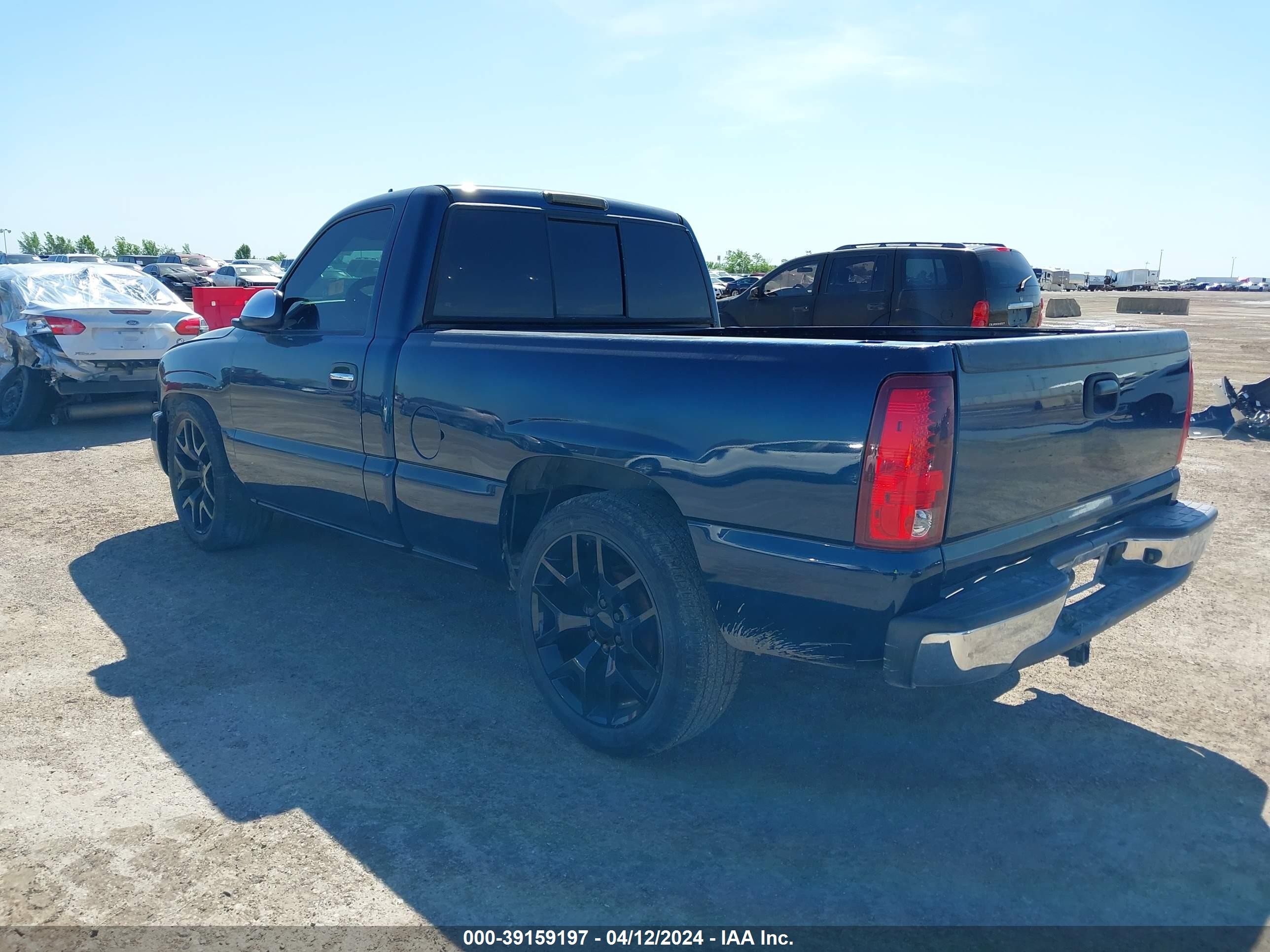 Photo 2 VIN: 1GTEC14VX7Z177623 - GMC SIERRA 