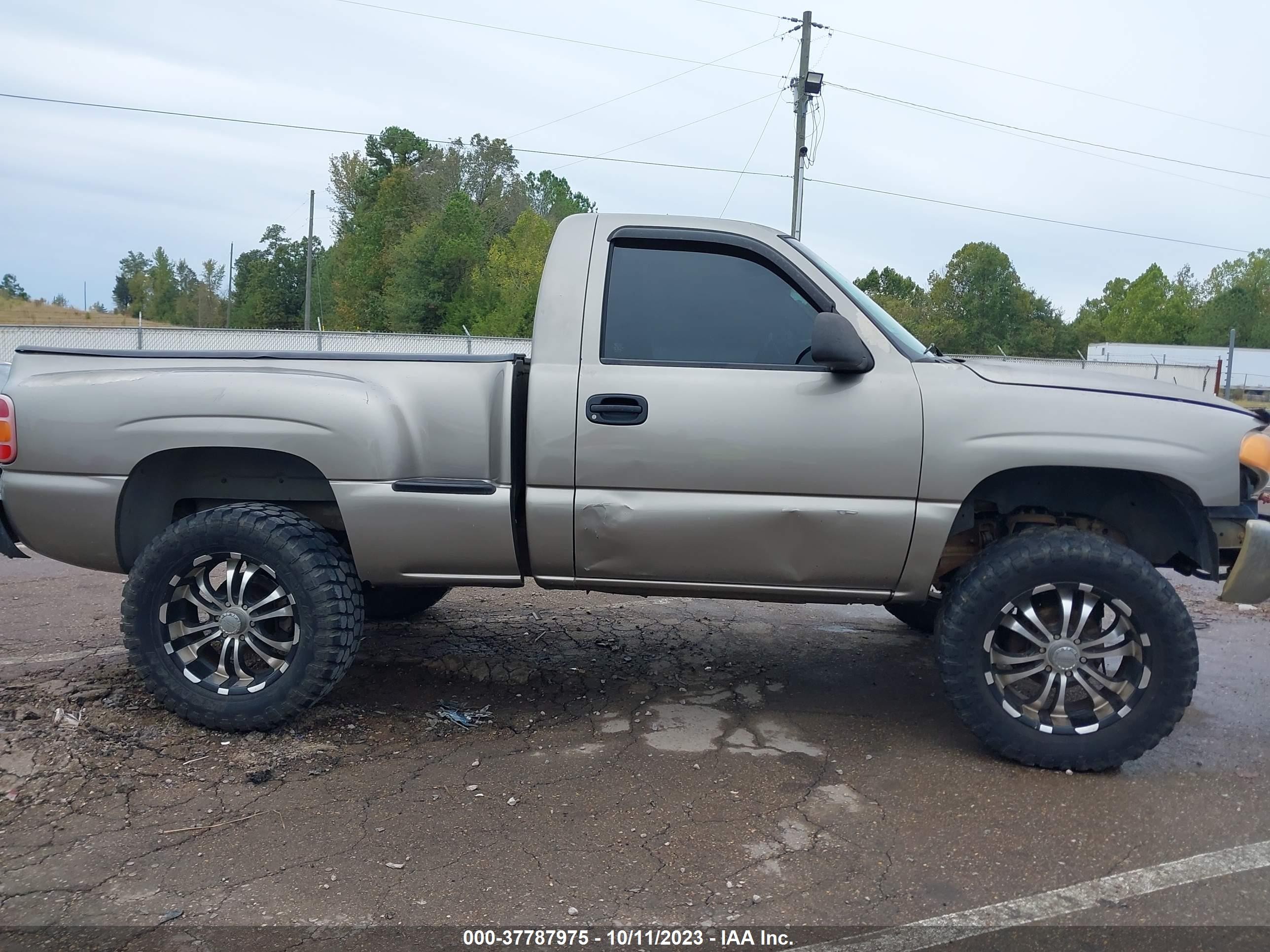 Photo 12 VIN: 1GTEC14W1YZ223799 - GMC SIERRA 