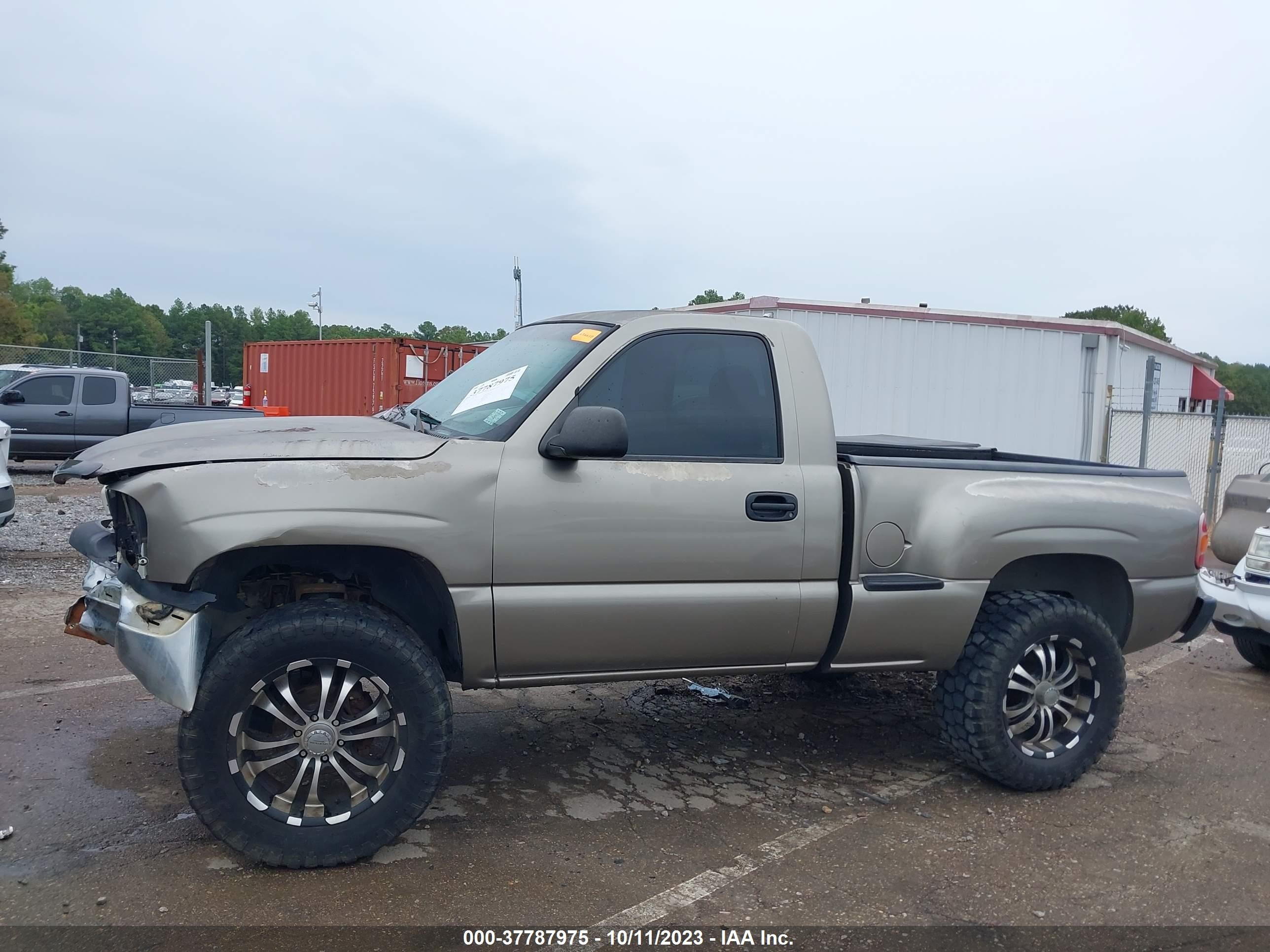 Photo 13 VIN: 1GTEC14W1YZ223799 - GMC SIERRA 