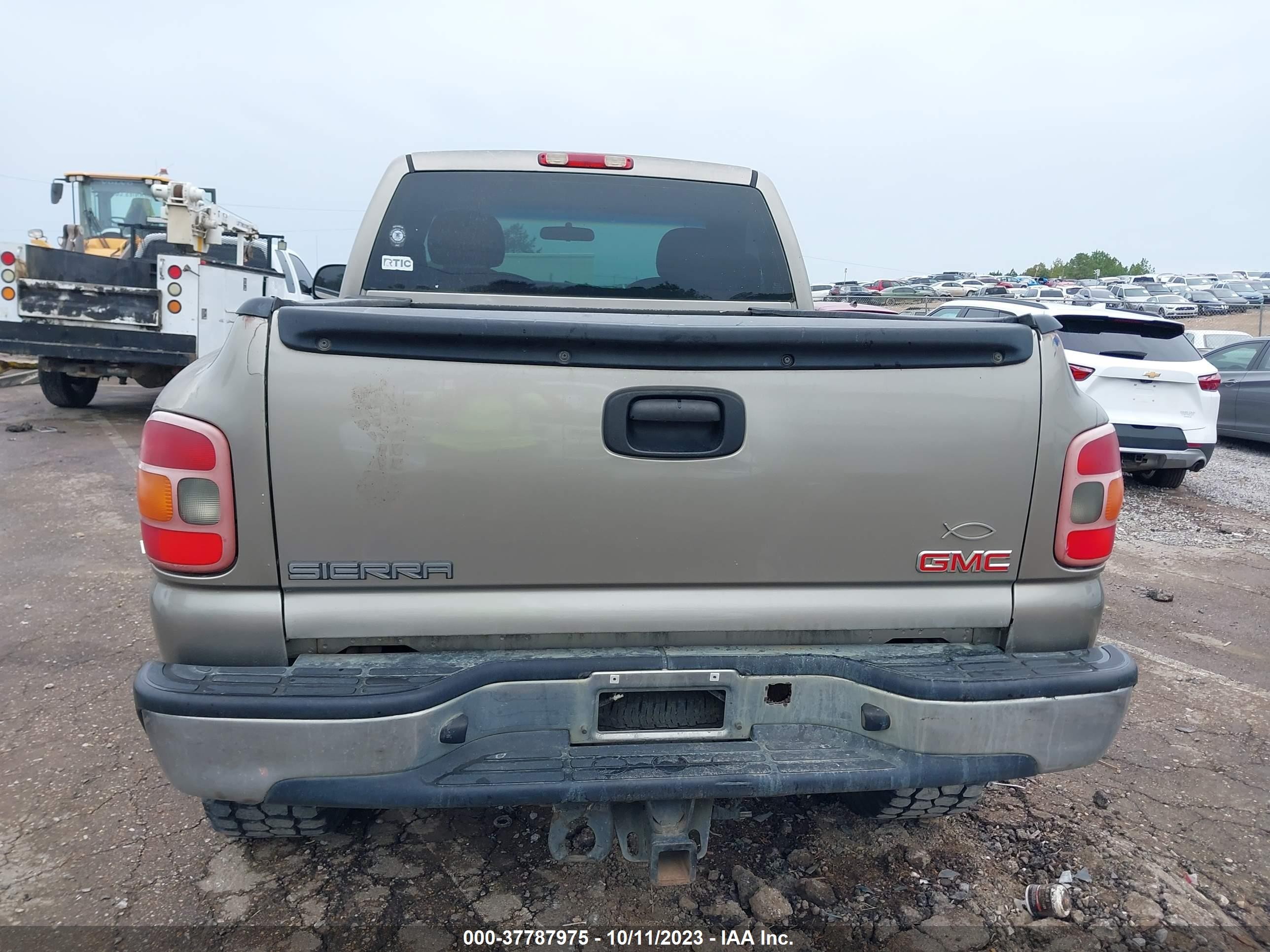 Photo 15 VIN: 1GTEC14W1YZ223799 - GMC SIERRA 