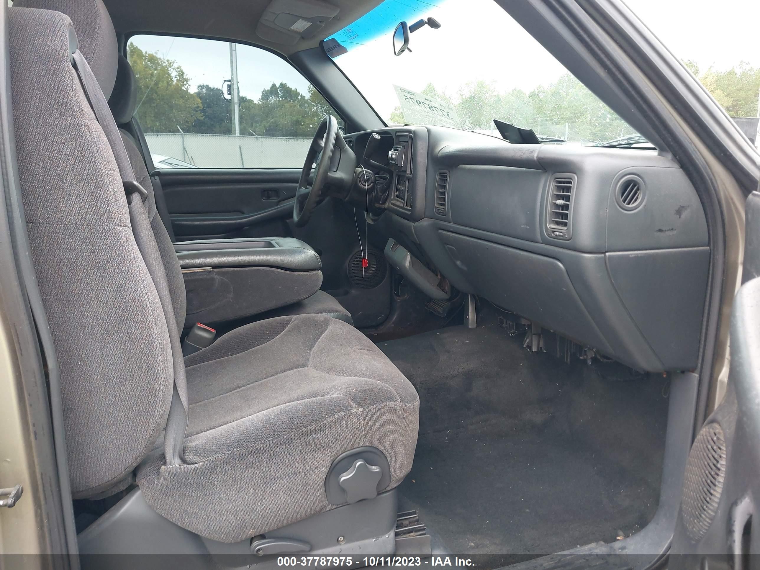 Photo 4 VIN: 1GTEC14W1YZ223799 - GMC SIERRA 