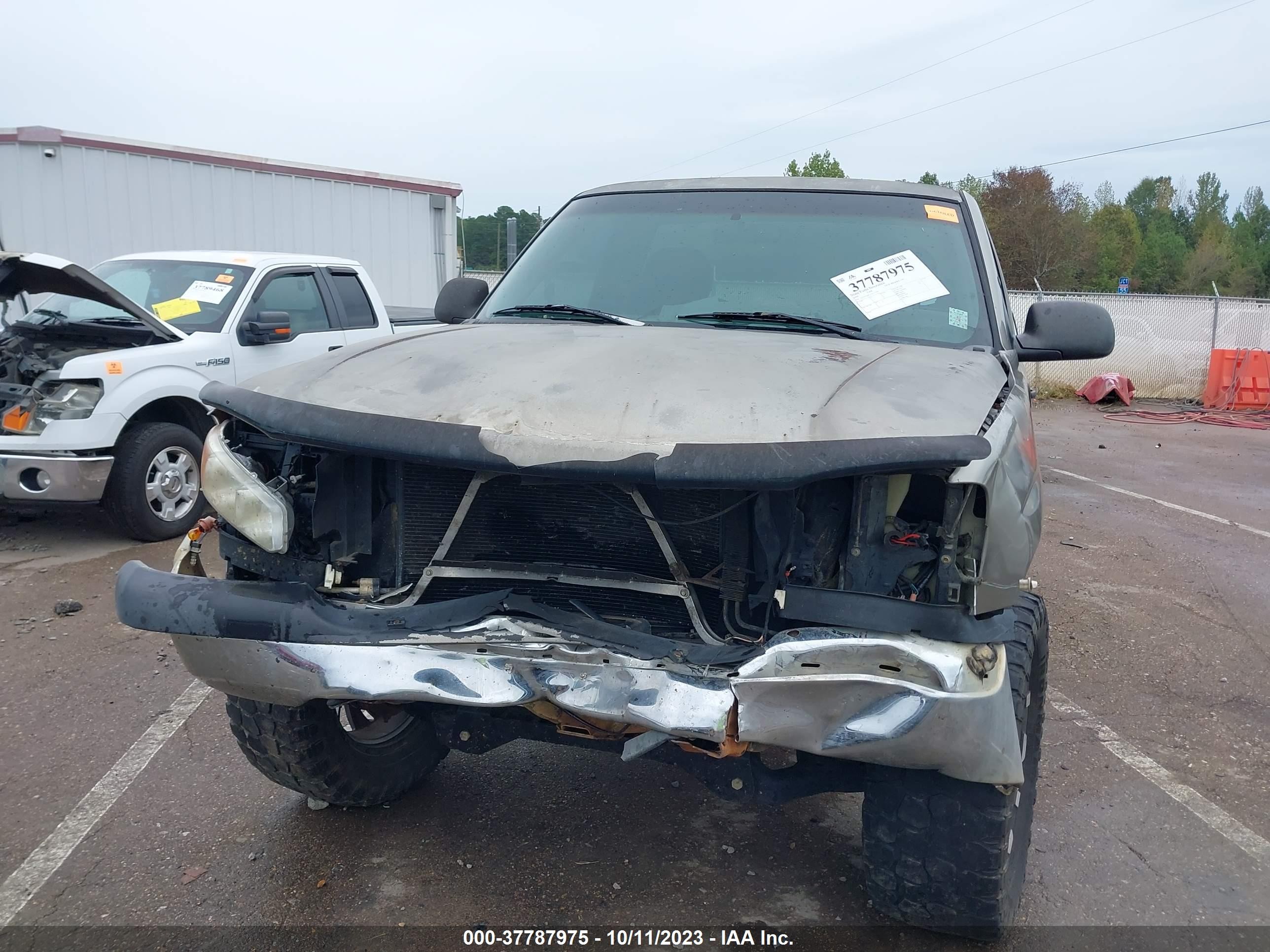 Photo 5 VIN: 1GTEC14W1YZ223799 - GMC SIERRA 