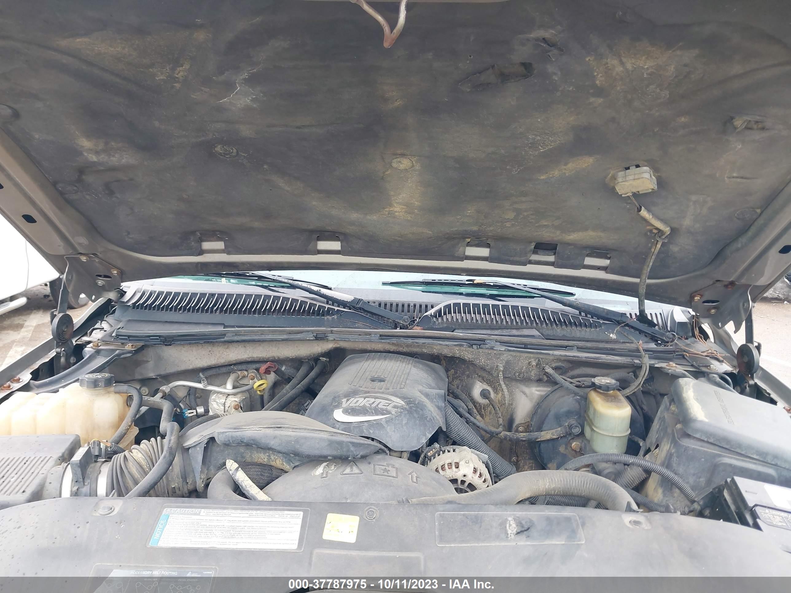 Photo 9 VIN: 1GTEC14W1YZ223799 - GMC SIERRA 