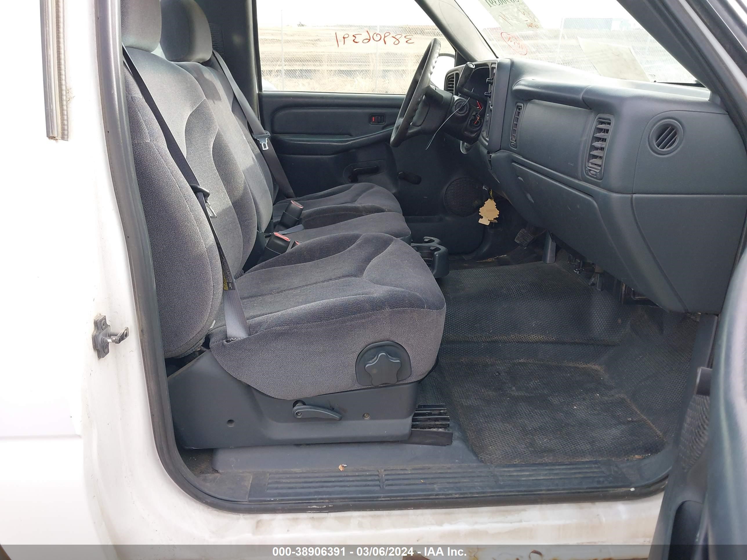 Photo 4 VIN: 1GTEC14W32Z121556 - GMC SIERRA 