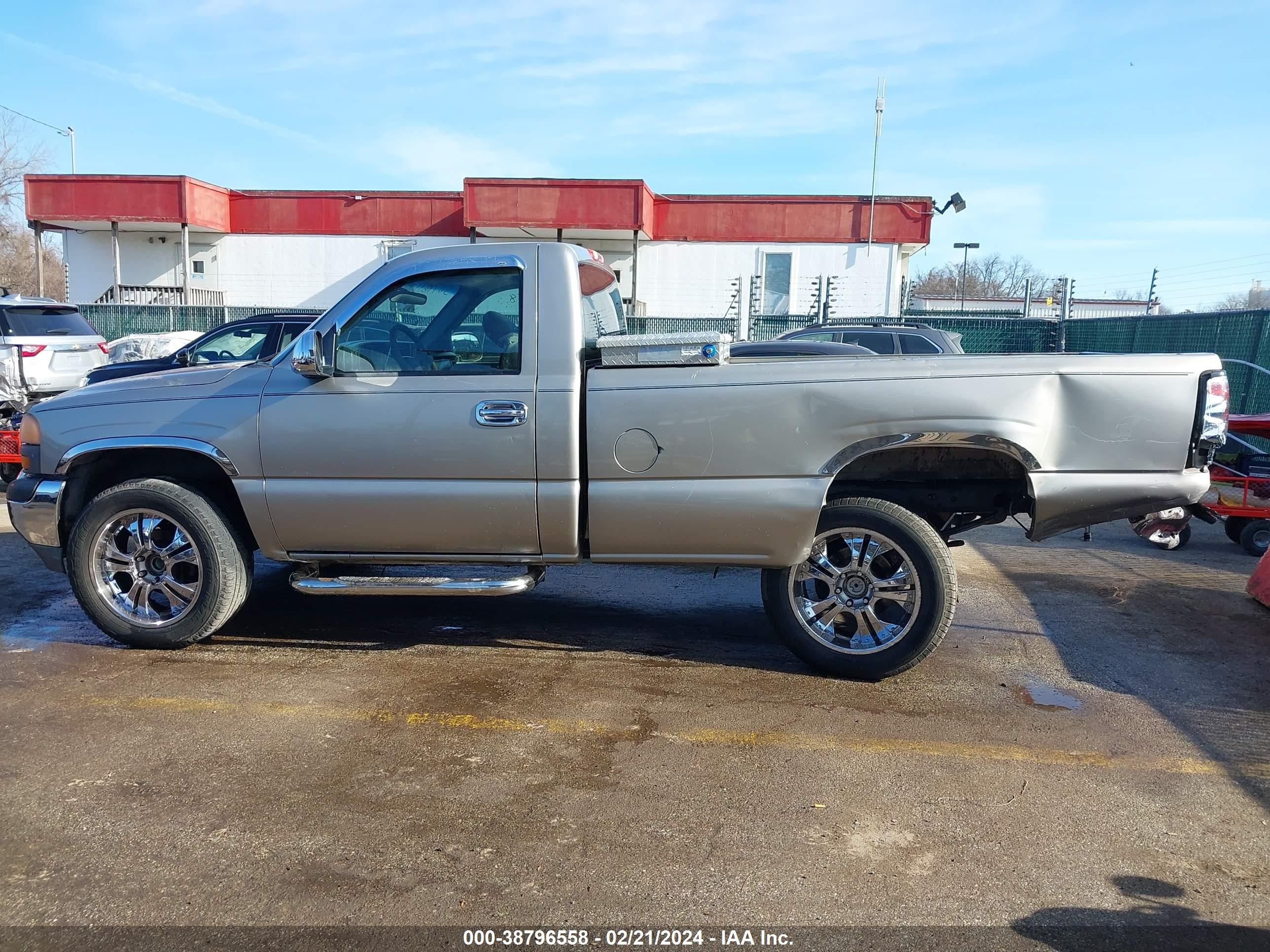 Photo 13 VIN: 1GTEC14W42Z146269 - GMC SIERRA 