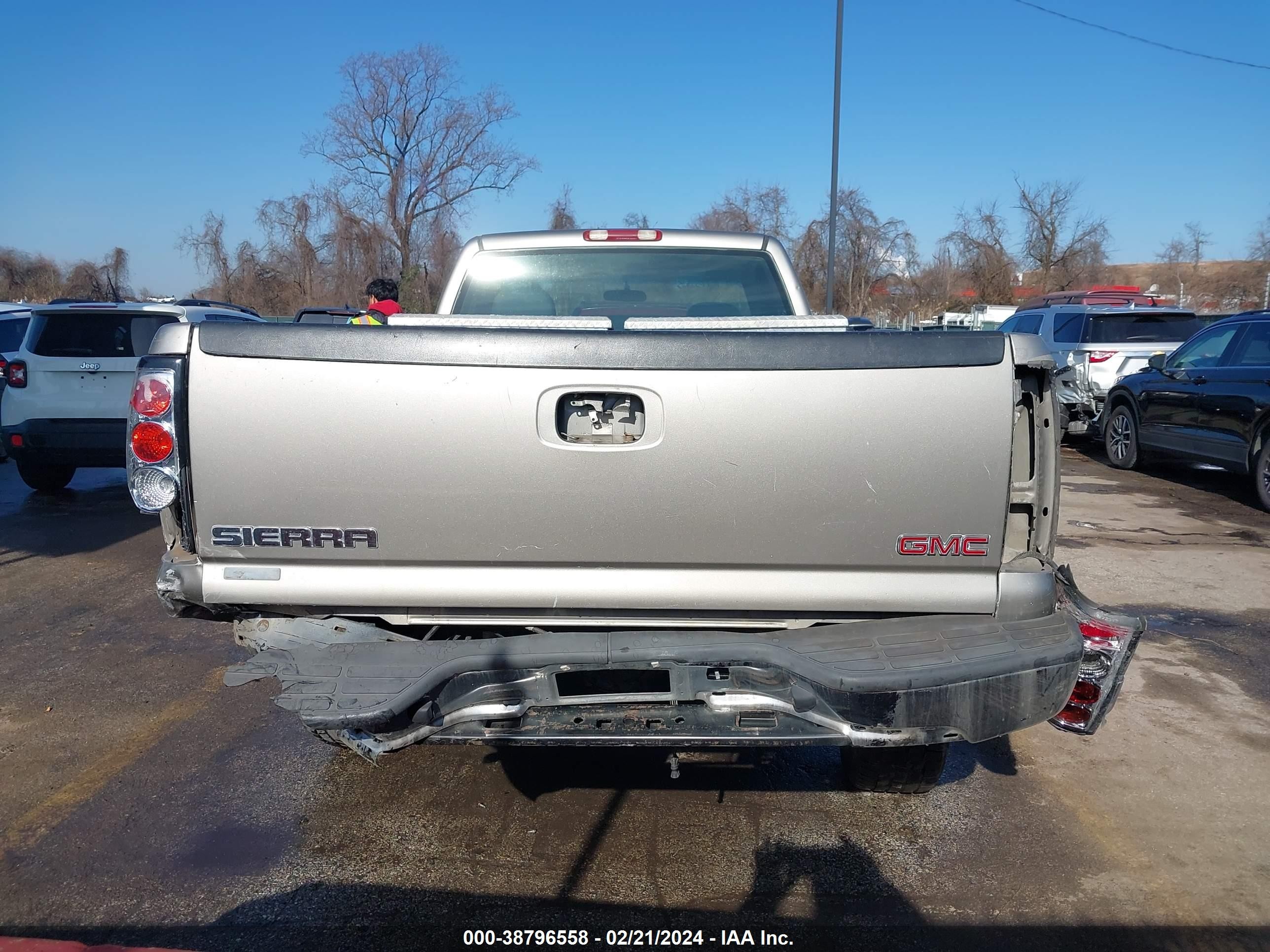 Photo 15 VIN: 1GTEC14W42Z146269 - GMC SIERRA 