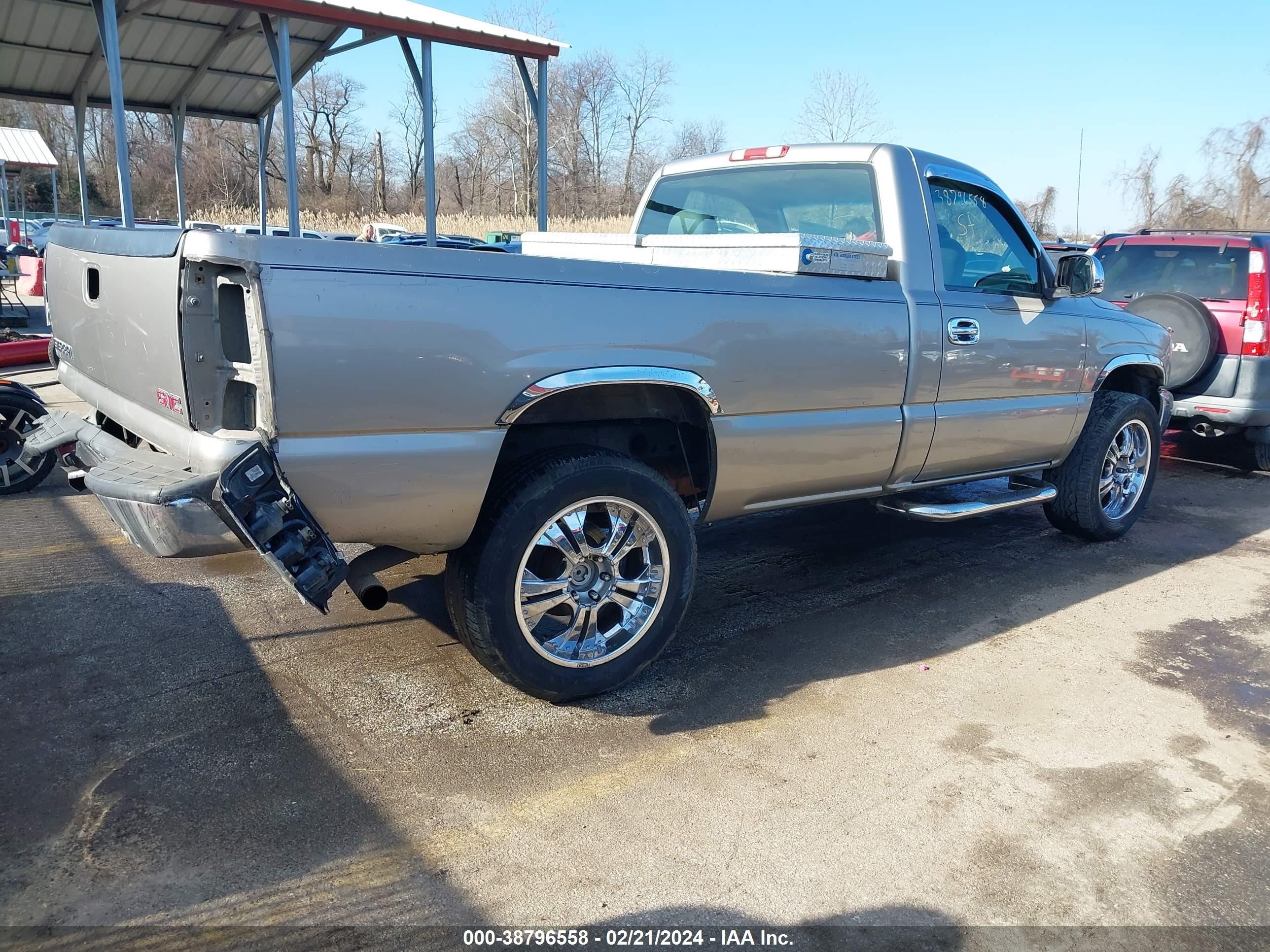 Photo 3 VIN: 1GTEC14W42Z146269 - GMC SIERRA 