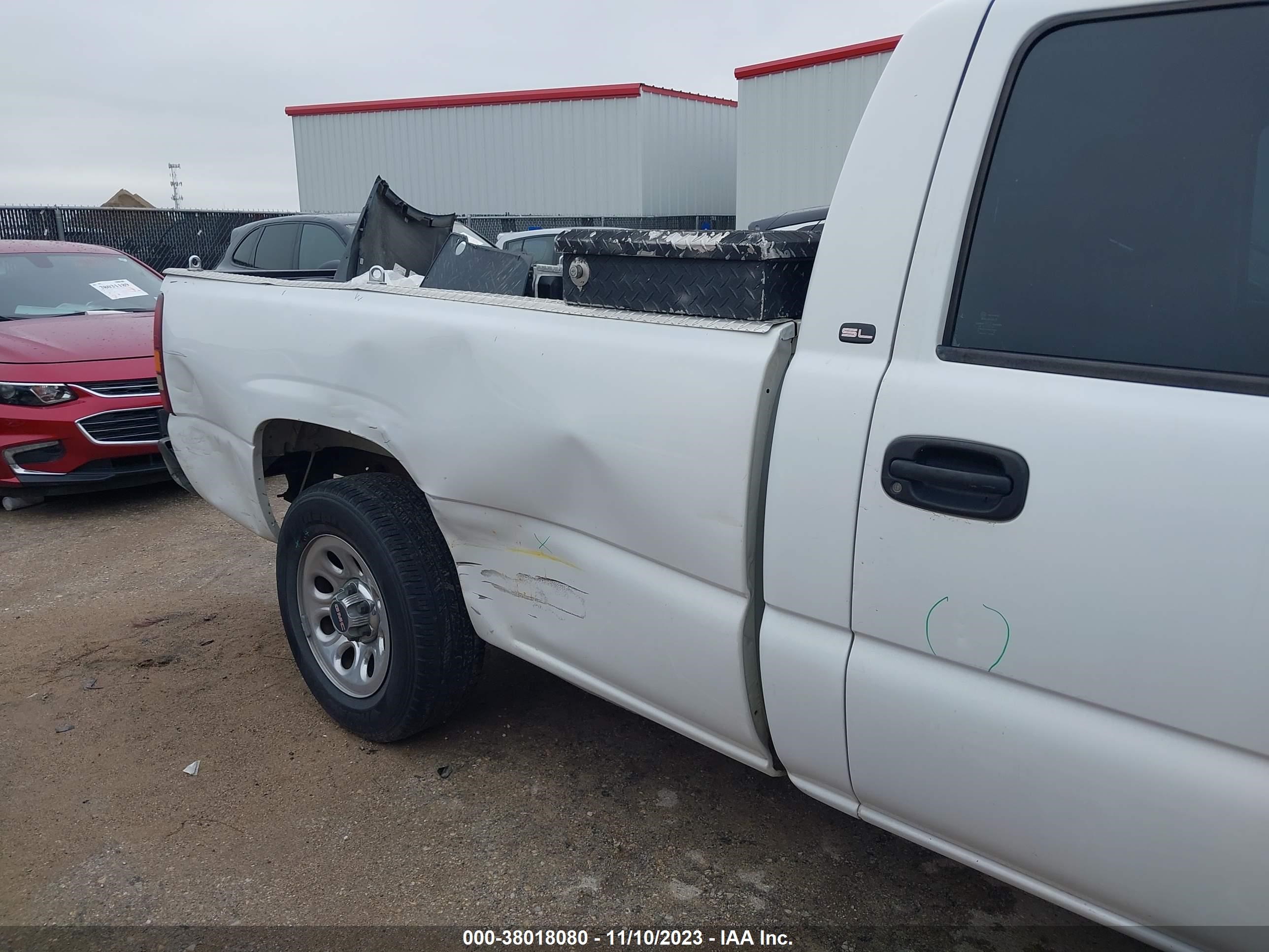 Photo 11 VIN: 1GTEC14W7YE220543 - GMC SIERRA 