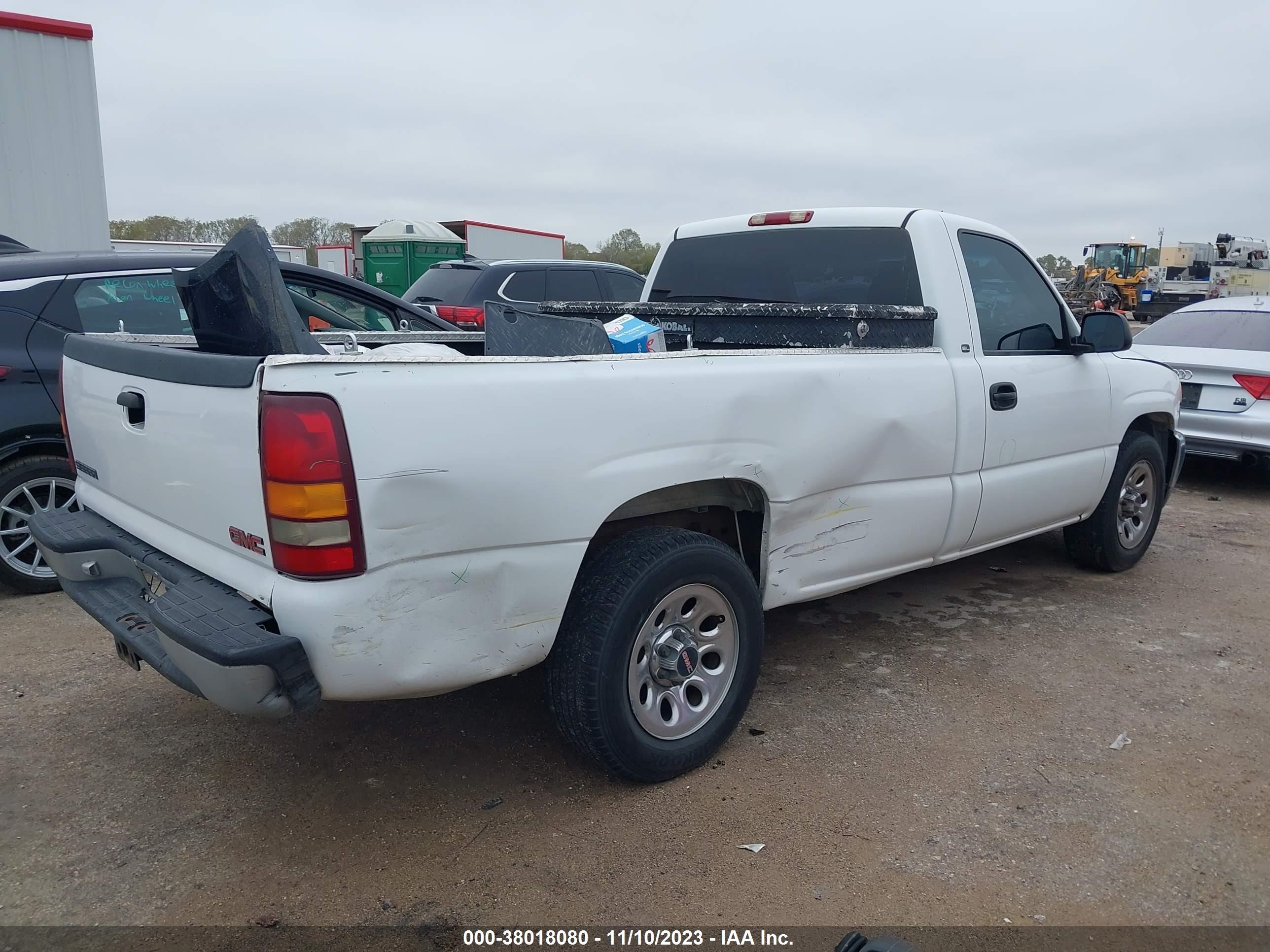 Photo 3 VIN: 1GTEC14W7YE220543 - GMC SIERRA 