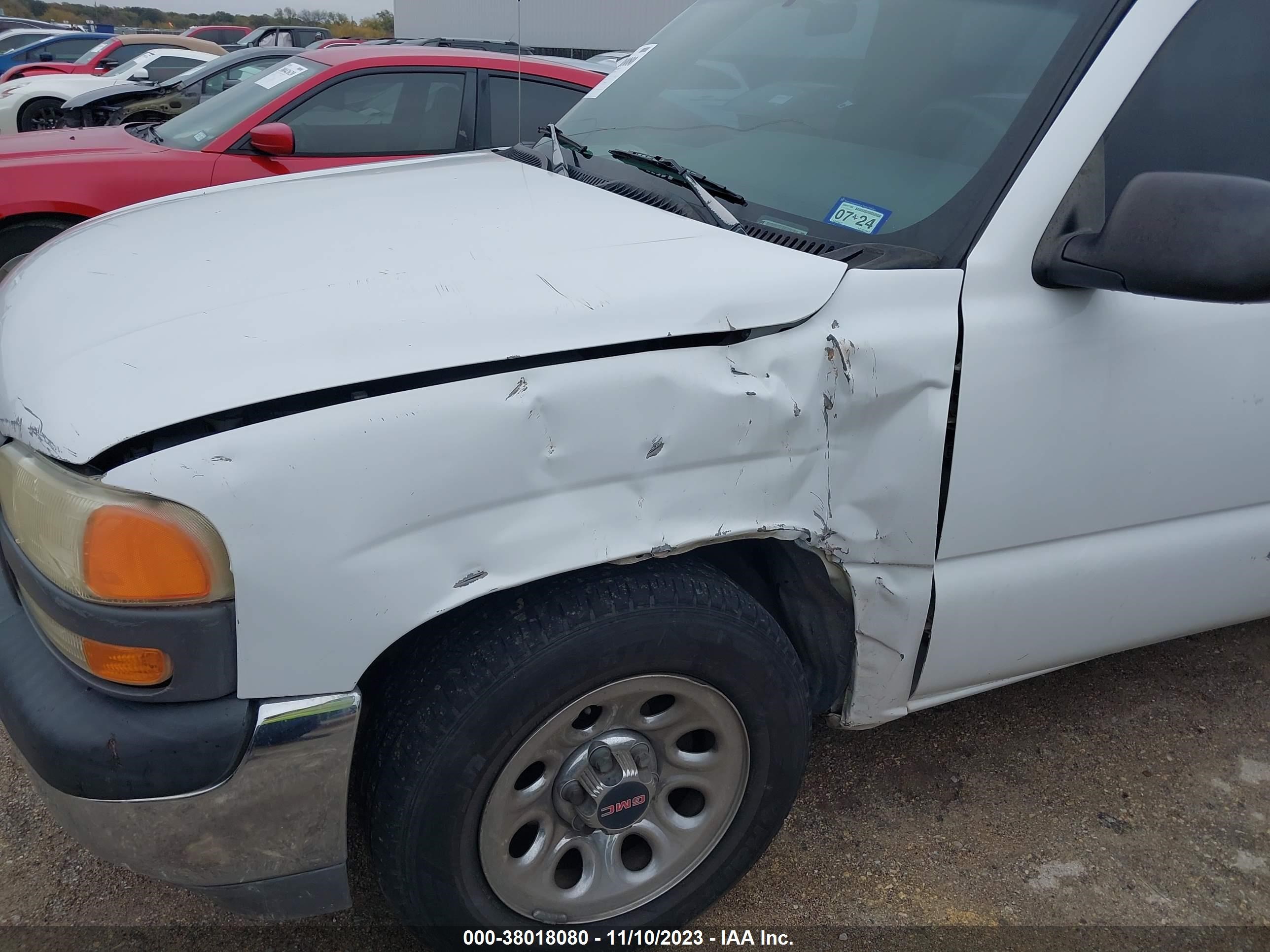 Photo 5 VIN: 1GTEC14W7YE220543 - GMC SIERRA 